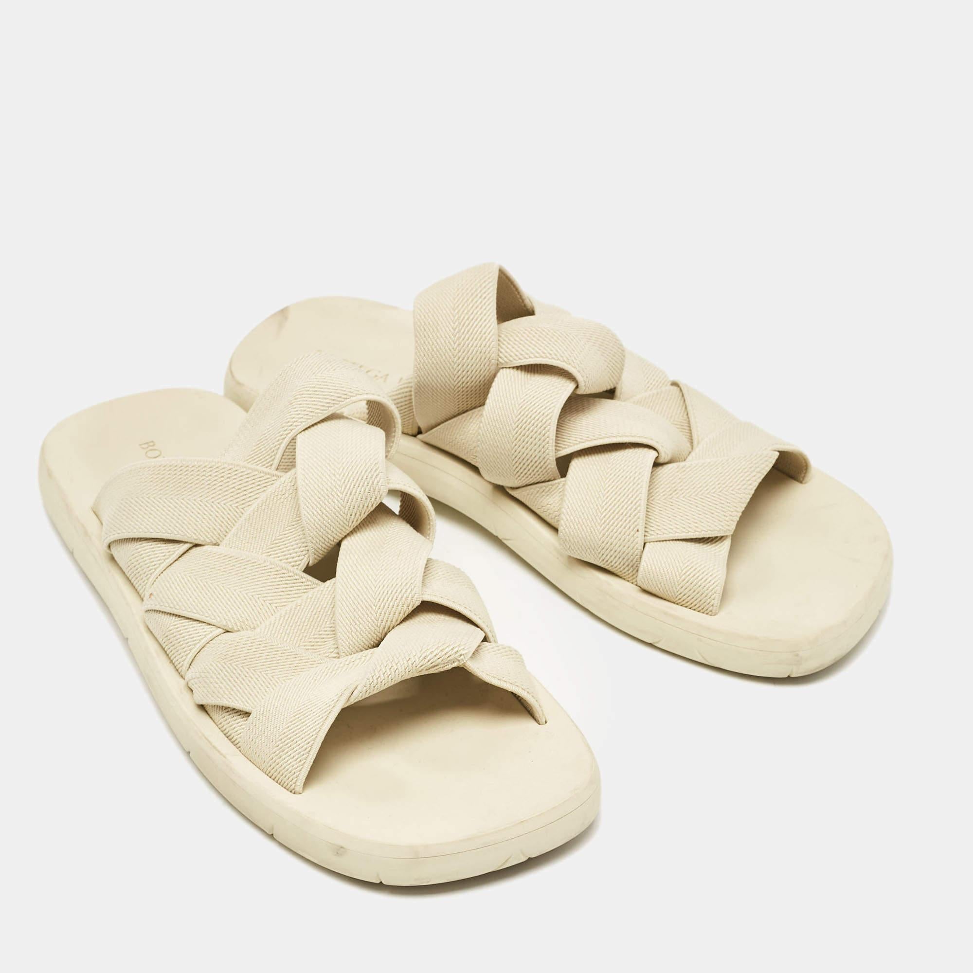 Bottega Veneta Cream Intrecciato Fabric Slide Sandals Size 40 In Good Condition In Dubai, Al Qouz 2