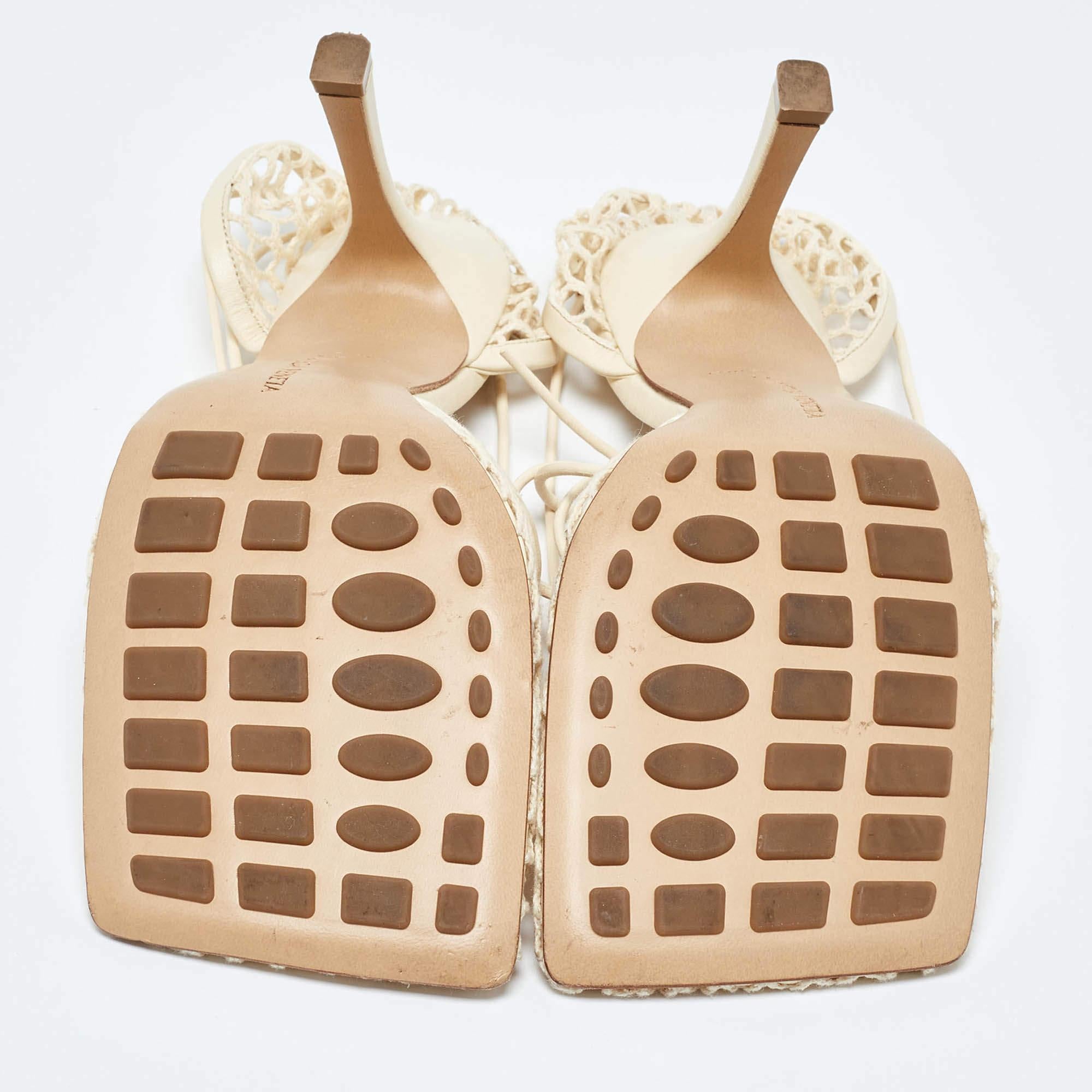 Bottega Veneta escarpins enveloppants en cuir crème et maille extensible, taille 41 en vente 1