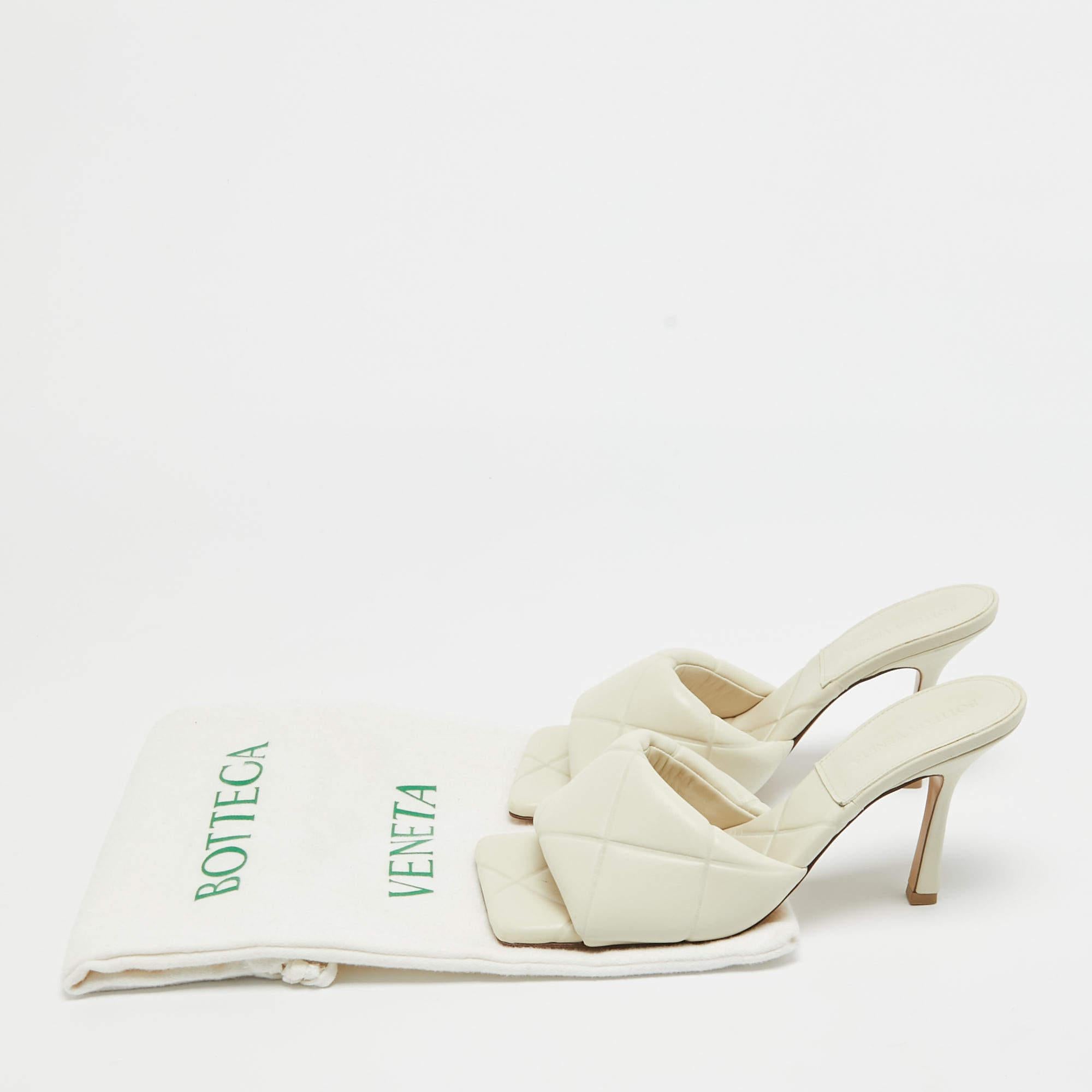 Women's Bottega Veneta Cream Leather Lido Open Toe Slide Sandals Size 39 For Sale