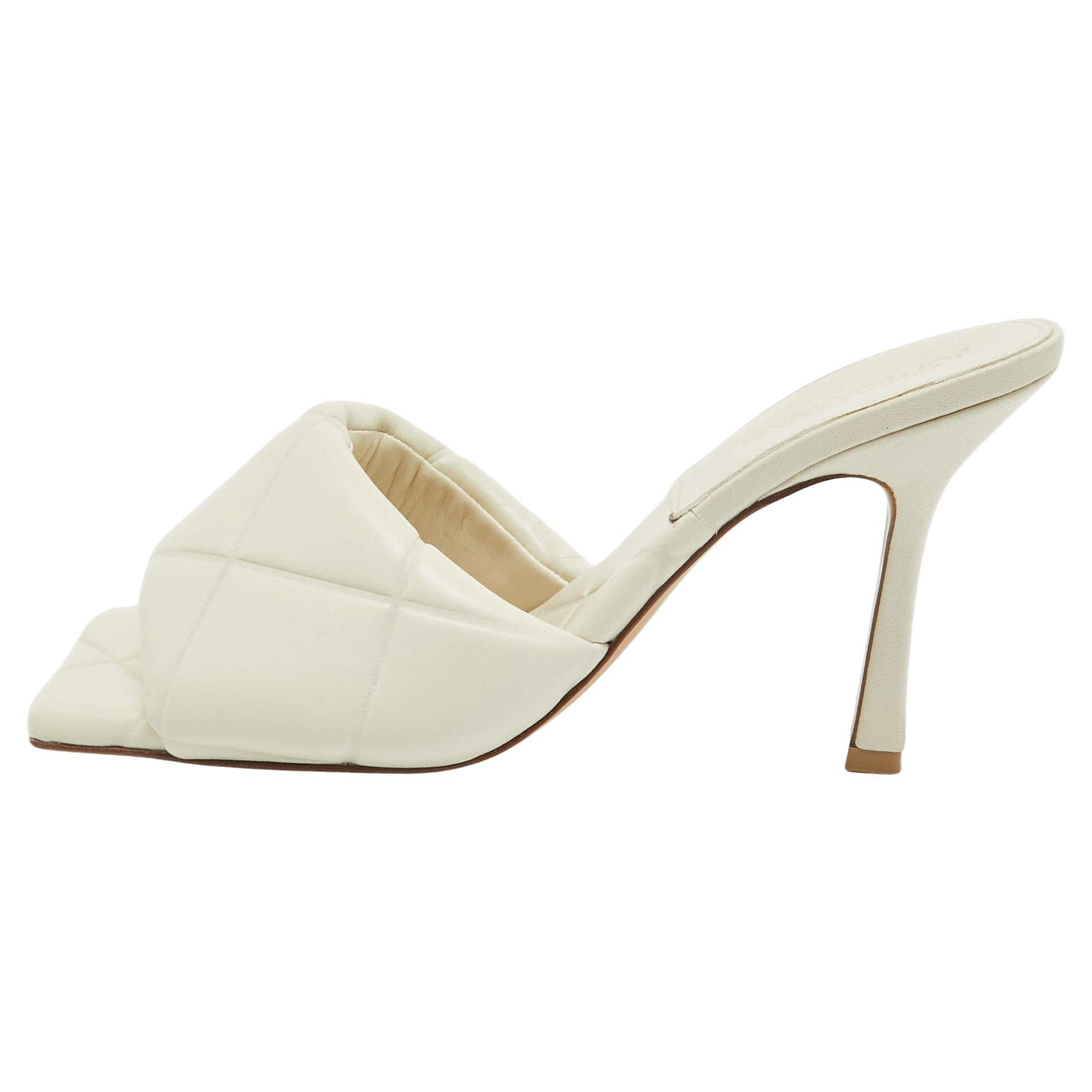 Bottega Veneta Cream Leather Lido Open Toe Slide Sandals Size 39 For Sale