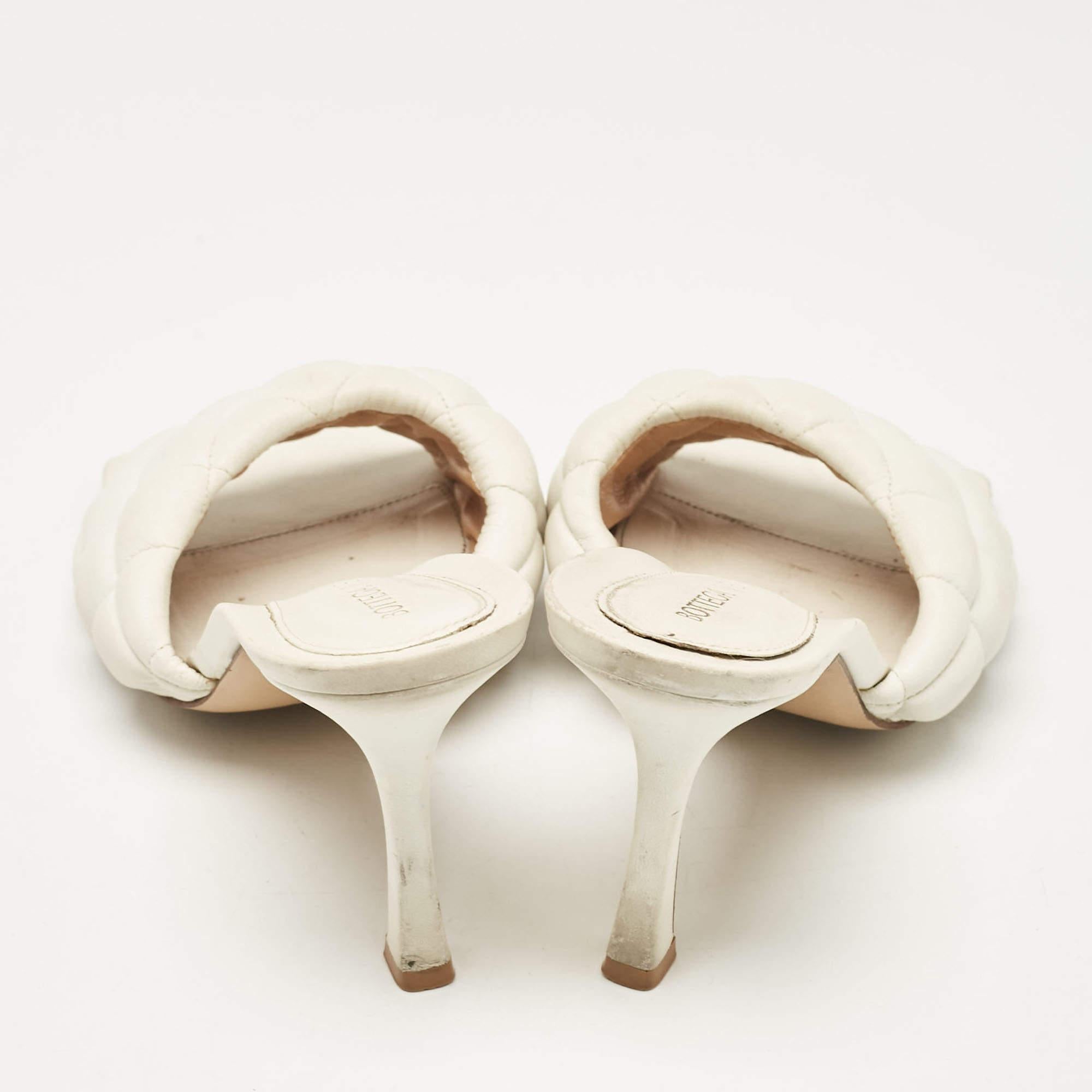 Women's Bottega Veneta Cream Leather Lido Slide Sandals Size 37 For Sale