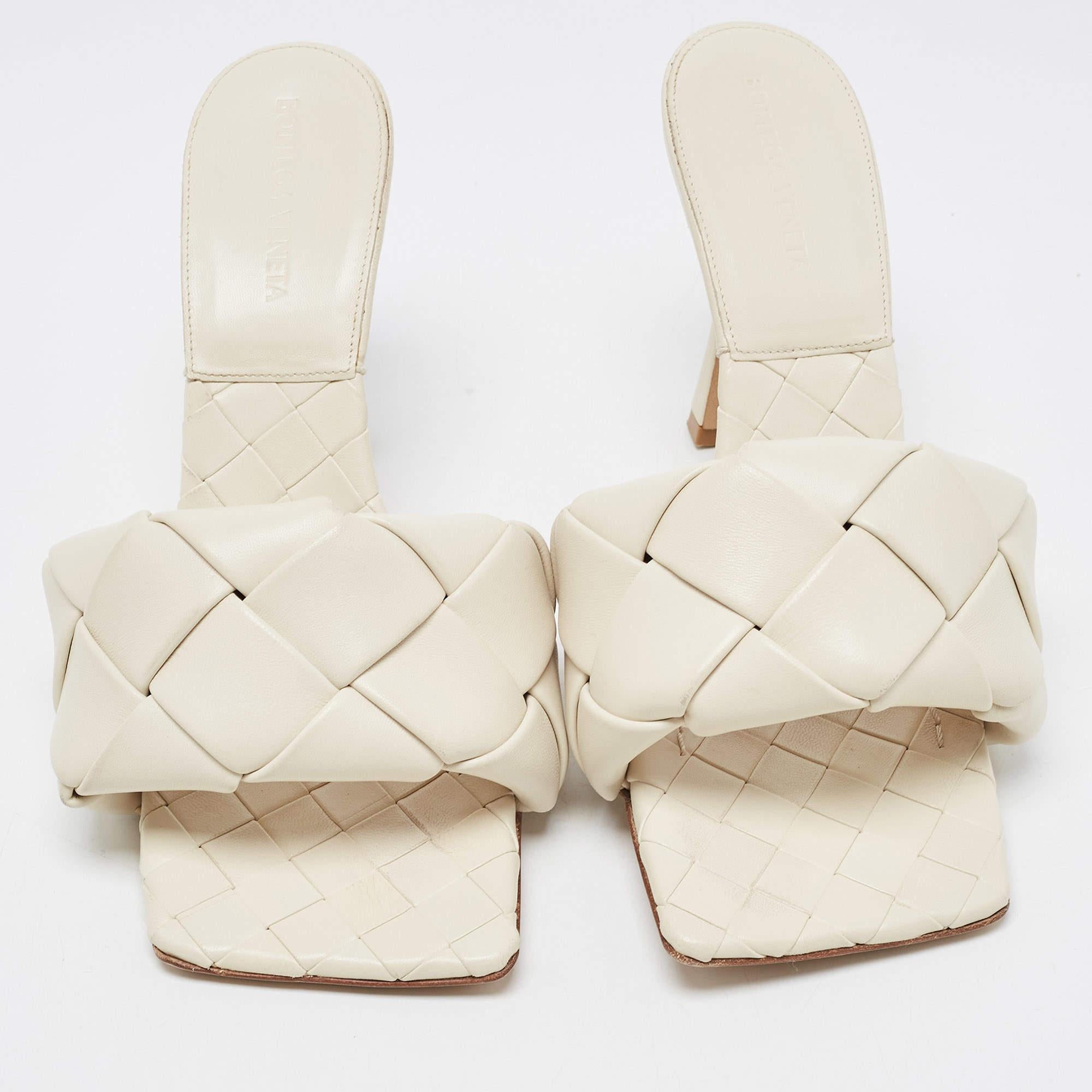 These timeless Bottega Veneta Lido slides in cream leather are meant to last you season after season. They have a comfortable fit and high-quality finish.

Includes
Original Dustbag