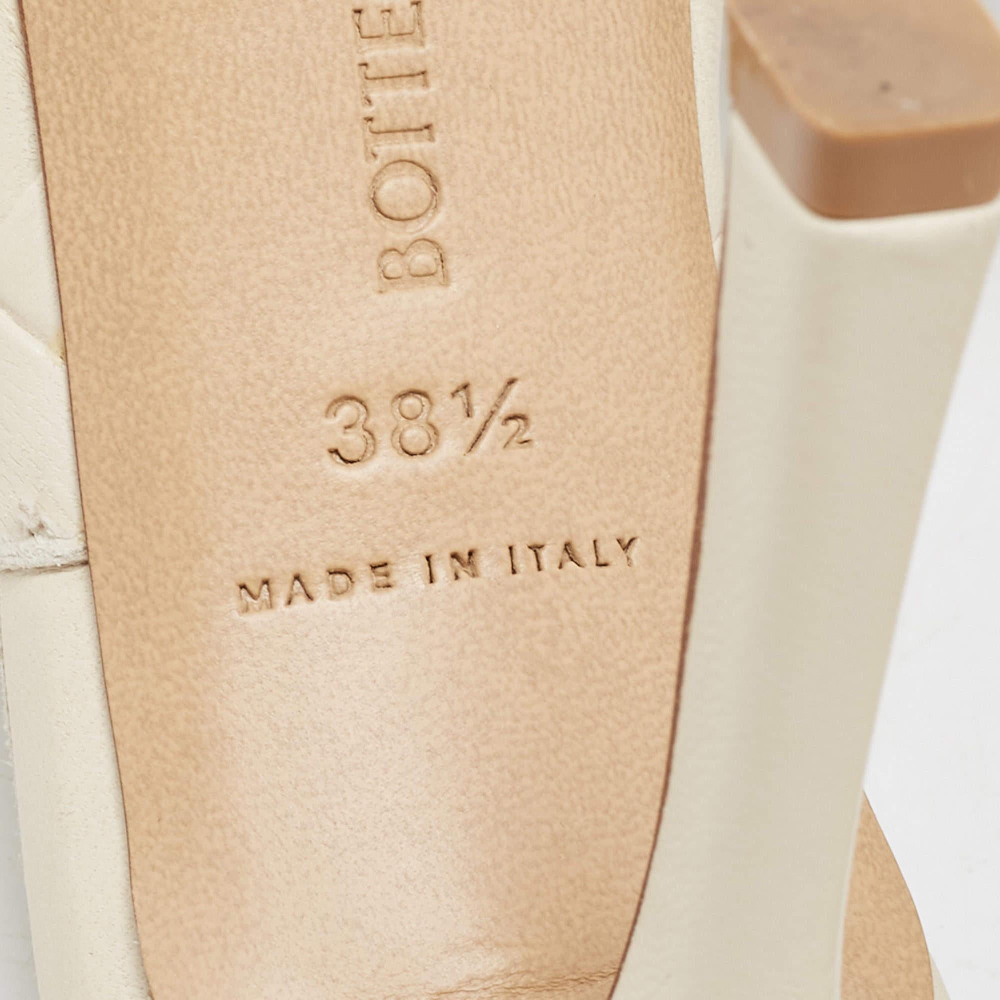 Bottega Veneta Cream Leather Lido Slides Size 38.5 In Good Condition In Dubai, Al Qouz 2