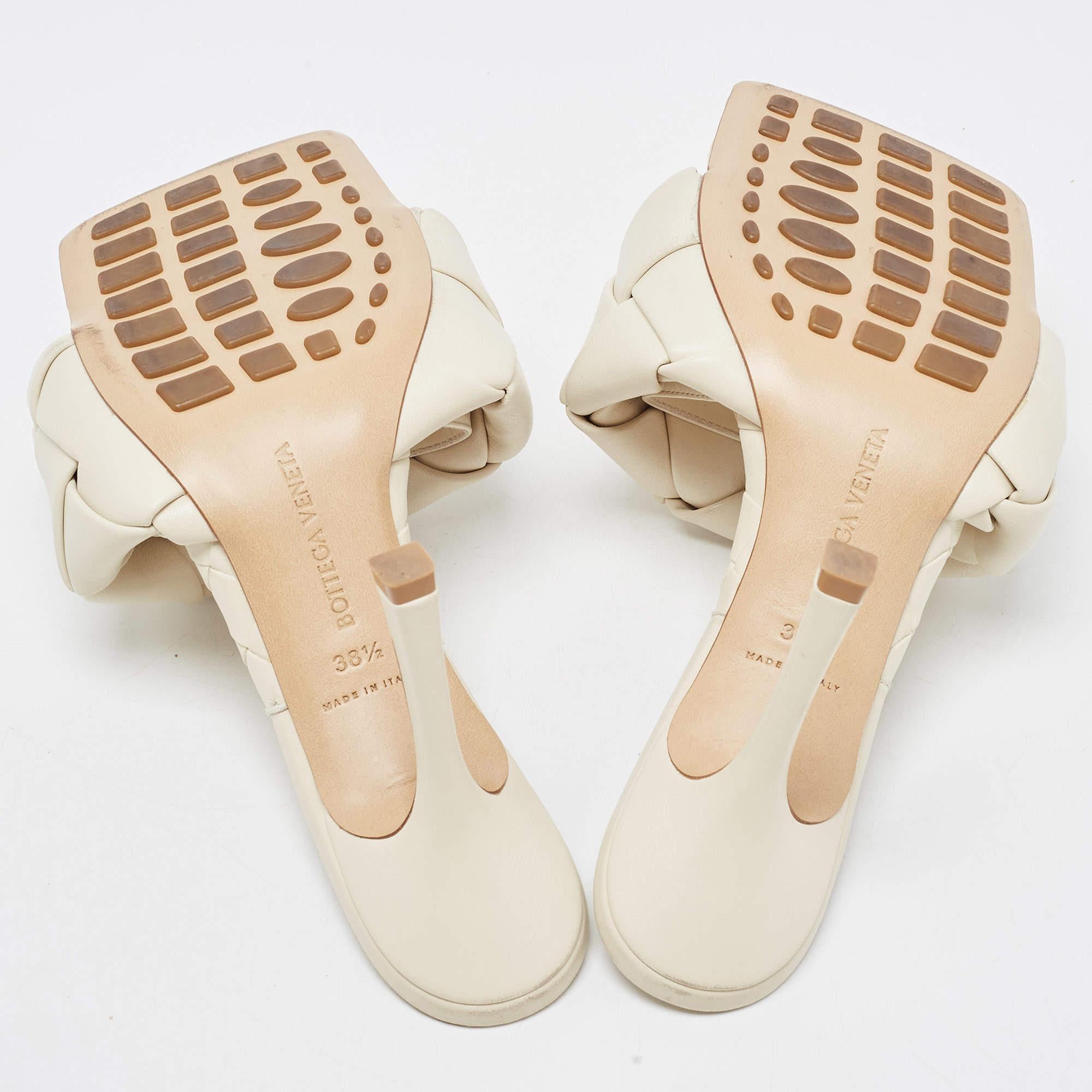 Women's Bottega Veneta Cream Leather Lido Slides Size 38.5