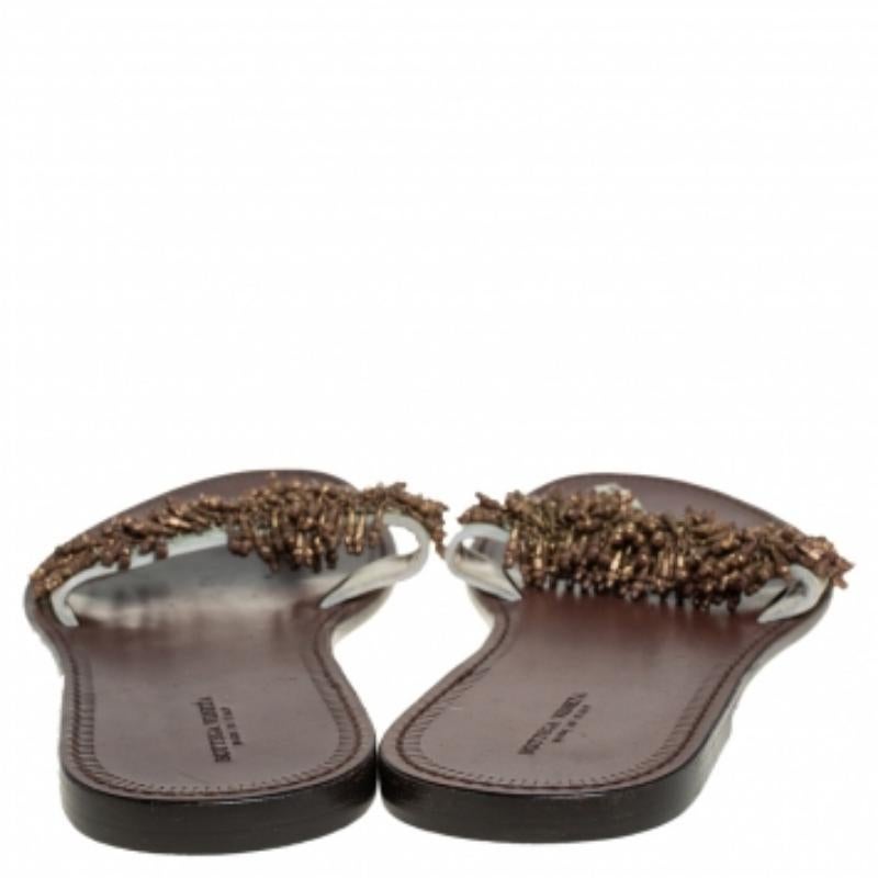 Women's Bottega Veneta Cream Nubuck Leather Embellished Thong Flats Size 39.5 For Sale