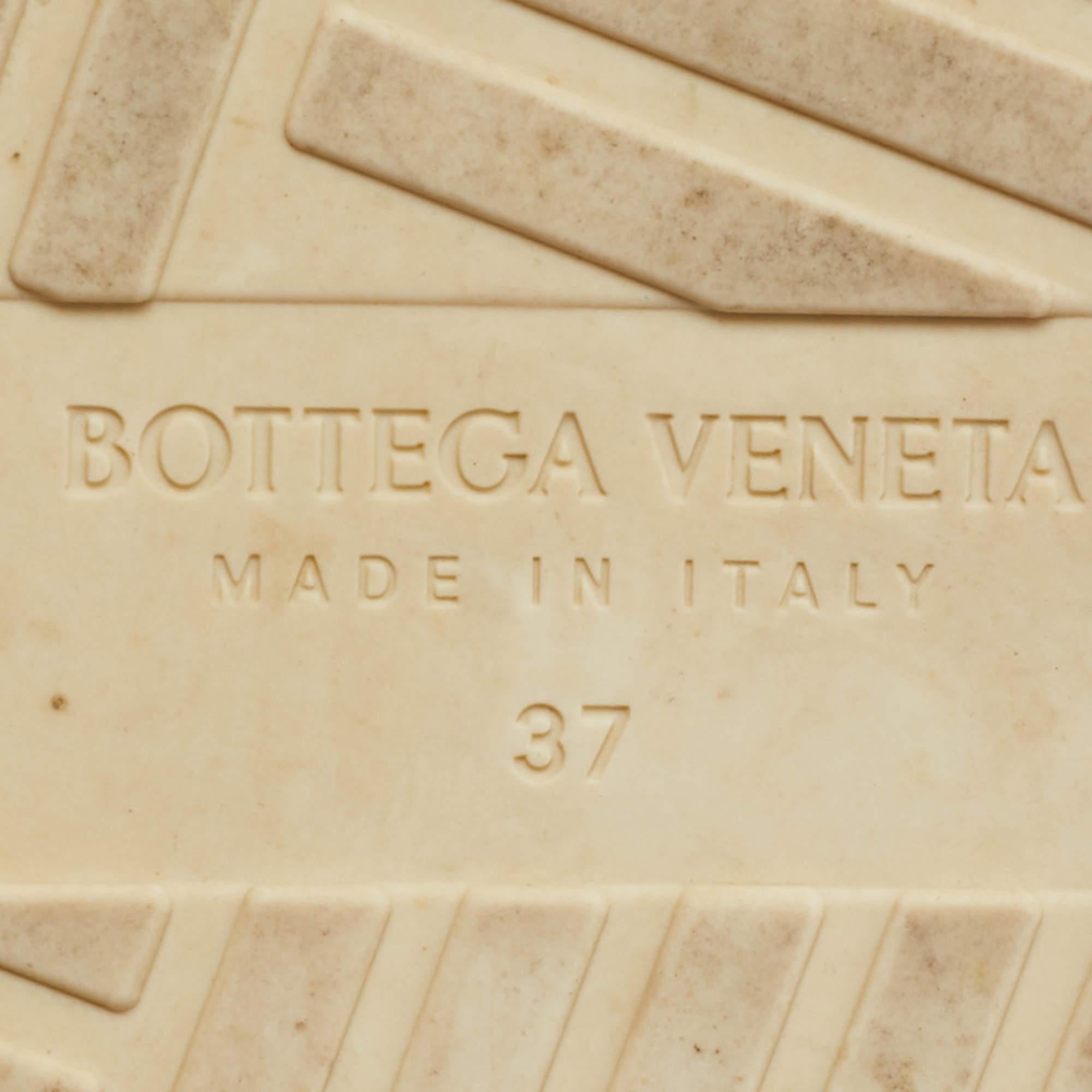 Bottega Veneta, escarpins de piscine en caoutchouc crème, taille 37 en vente 2