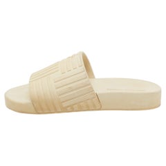 Bottega Veneta Scivoli da piscina in gomma color crema taglia 37