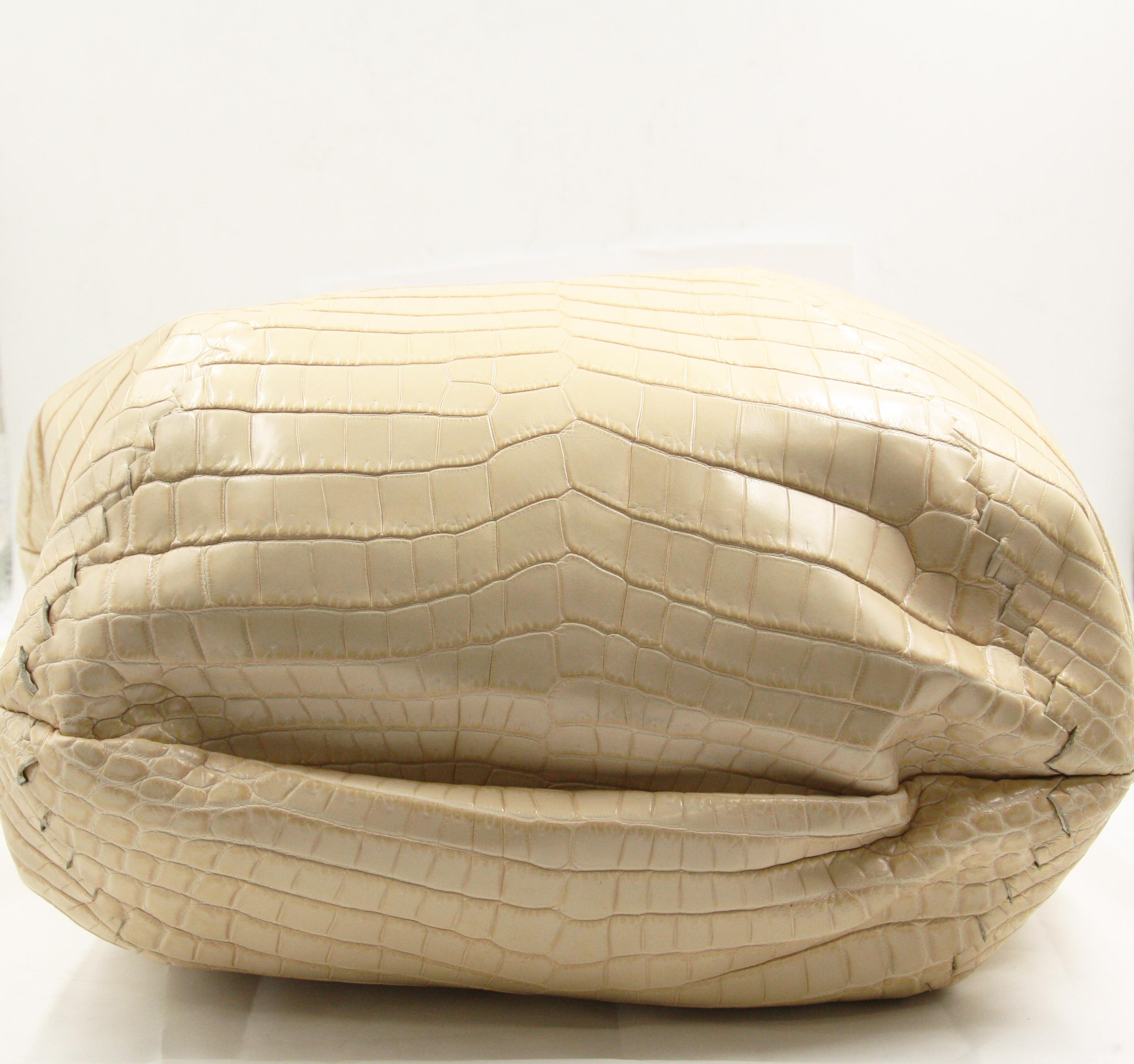 Bottega Veneta Crocodile Skin Beige Shoulder Bag In Good Condition For Sale In New York, NY