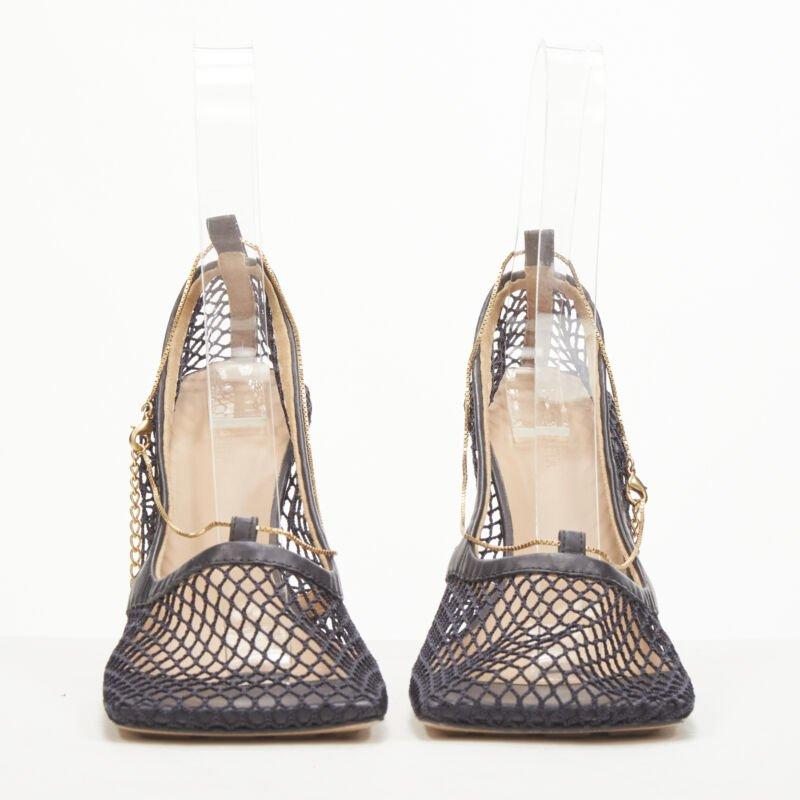 Gris BOTTEGA VENETA DANIEL LEE - talon en maille filet noire à bout carré et chaîne dorée  EU38.5 en vente