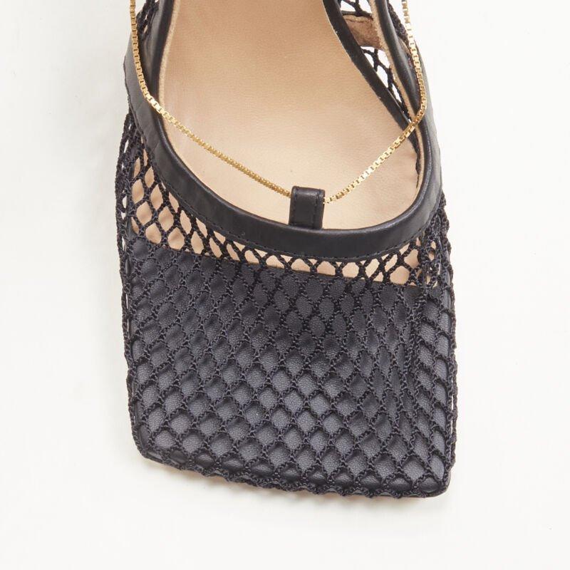 BOTTEGA VENETA DANIEL LEE - talon en maille filet noire à bout carré et chaîne dorée  EU38.5 en vente 1