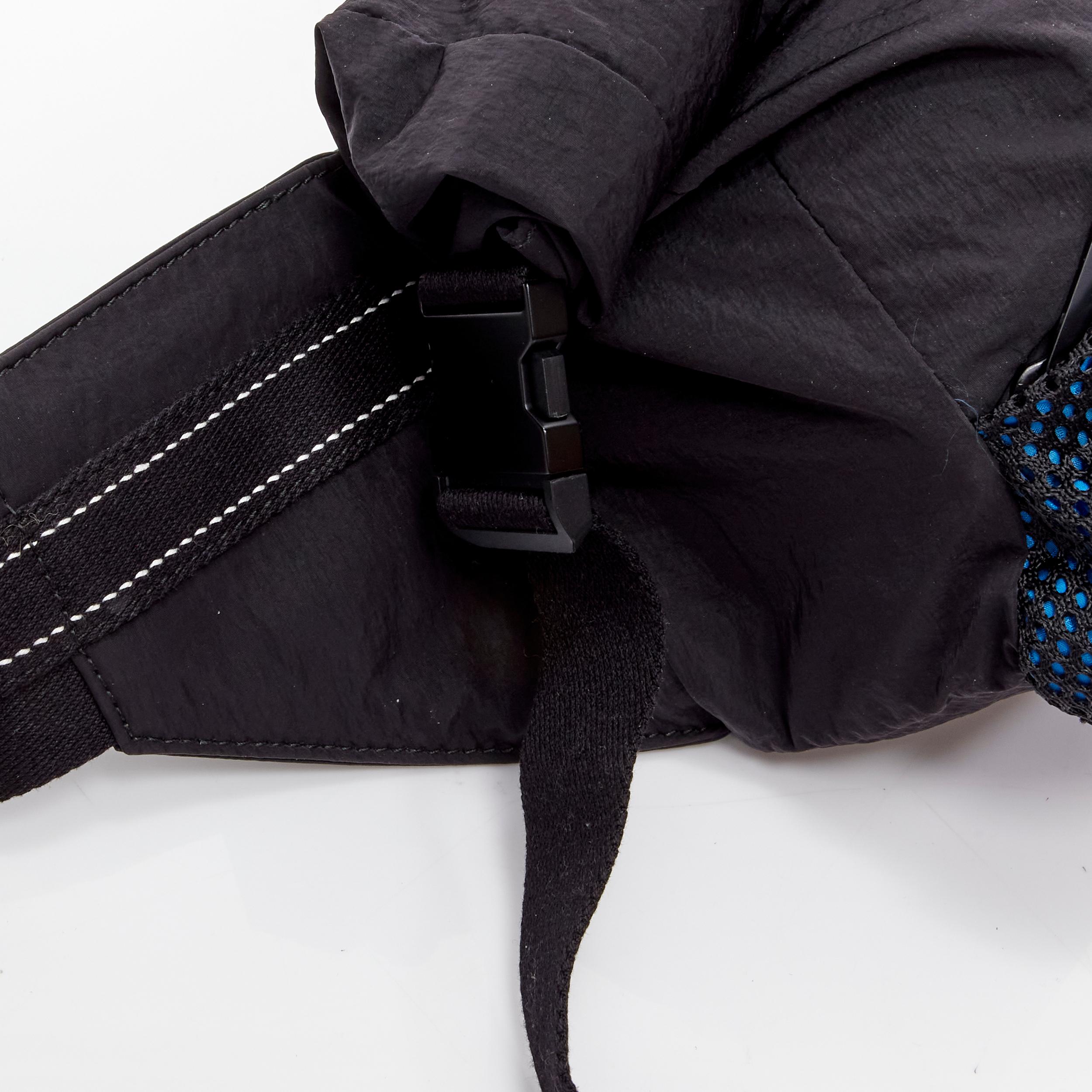 BOTTEGA VENETA Daniel Lee Gürteltasche aus blauem schwarzem Nylongeflecht mit technischer Schnalle an der Taille im Angebot 2
