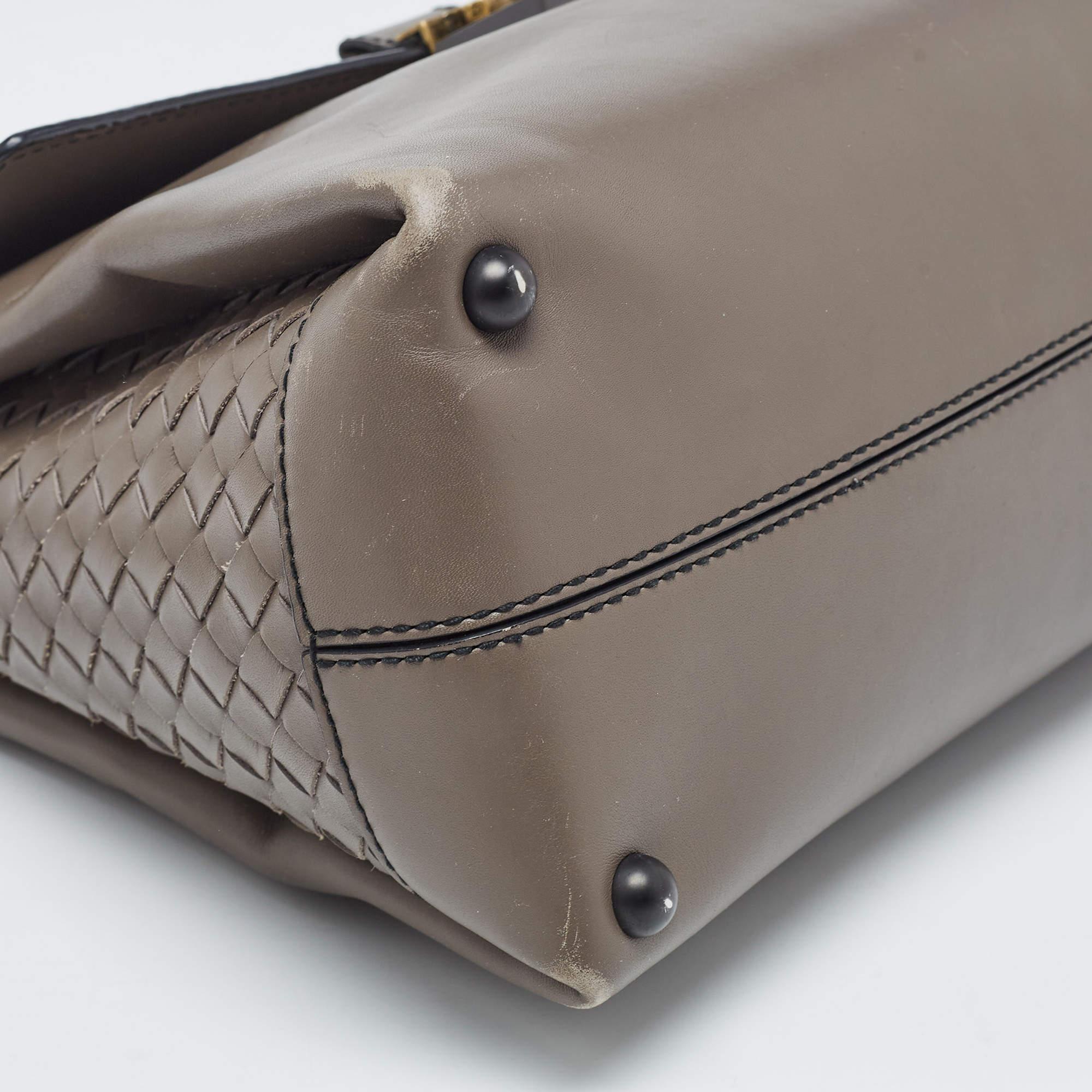 Bottega Veneta Dark Beige Leather Medium Piazza Top Handle Bag For Sale 2