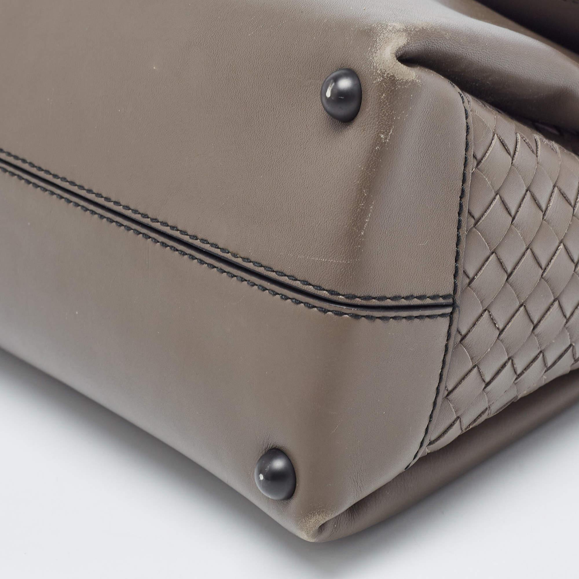Bottega Veneta Dark Beige Leather Medium Piazza Top Handle Bag For Sale 3