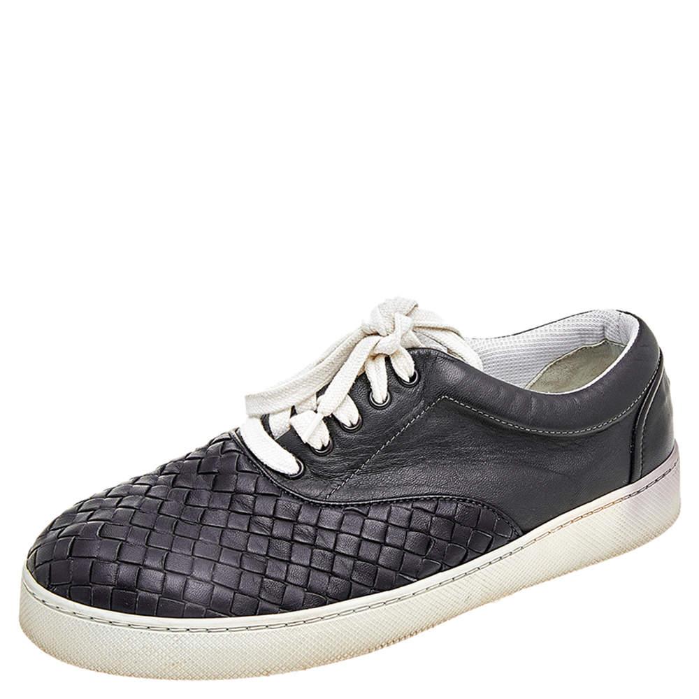 Beautifully crafted in leather, these Bottega Veneta sneakers are sure to add a sleek style to your casual looks. Featuring the iconic and instantly recognizable Intrecciato quilted design all over the lace-up vamps, these shoes, with sturdy soles