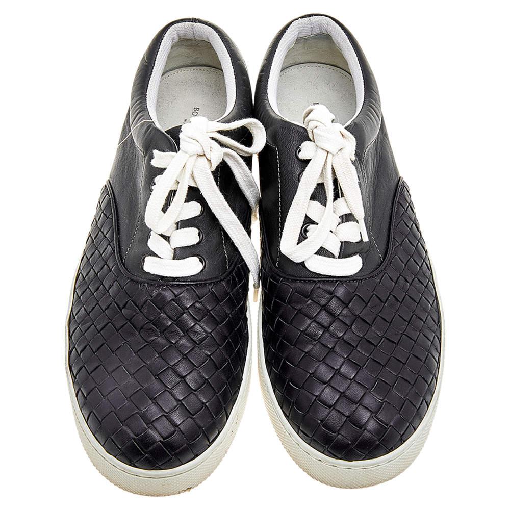 Bottega Veneta Dark Blue/Black Intrecciato Leather Low Top Sneakers Size 42 In Good Condition In Dubai, Al Qouz 2