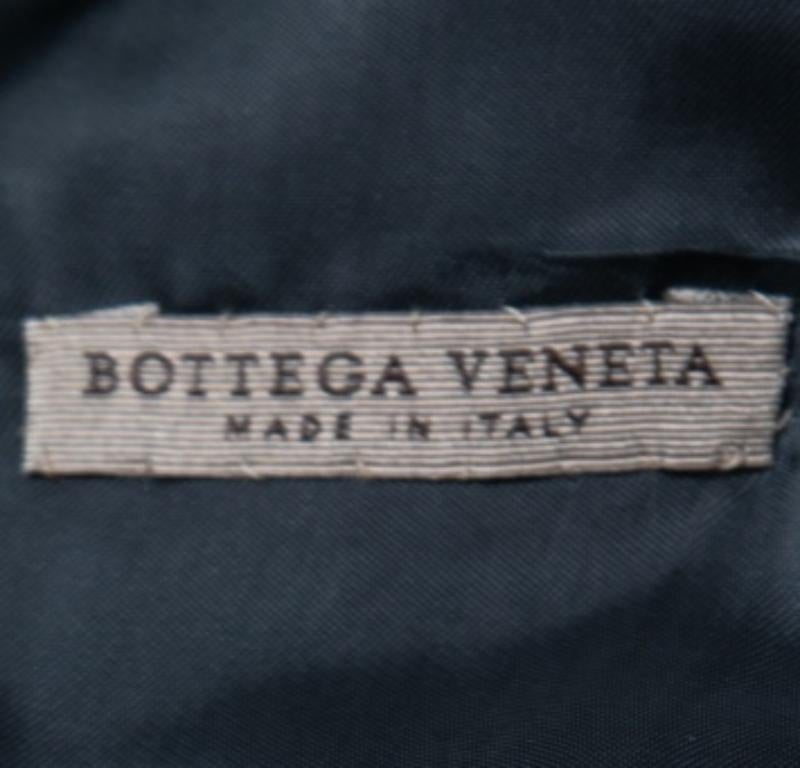 Bottega Veneta Azul Oscuro Blazer de crepé con doble botonadura XS en Bueno estado para la venta en Dubai, Al Qouz 2