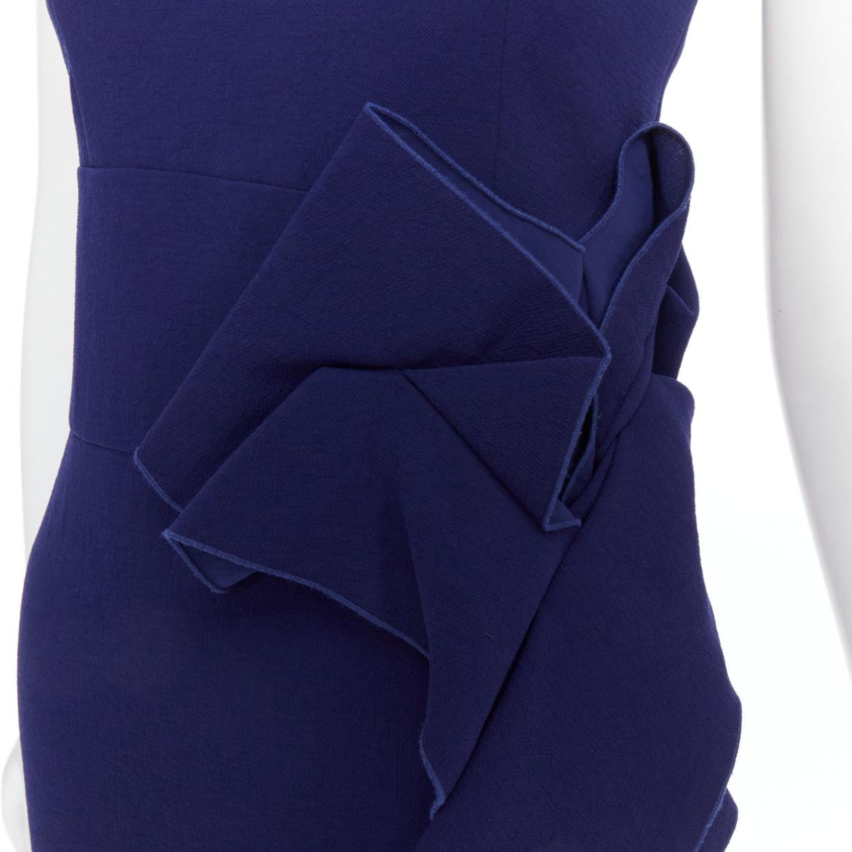 BOTTEGA VENETA dark blue crepe draped applique knee shift dress IT38 XS
Reference: LNKO/A02557
Brand: Bottega Veneta
Designer: Tomas Maier
Material: Polyester
Color: Blue
Pattern: Solid
Closure: Zip
Lining: Blue Silk
Made in: