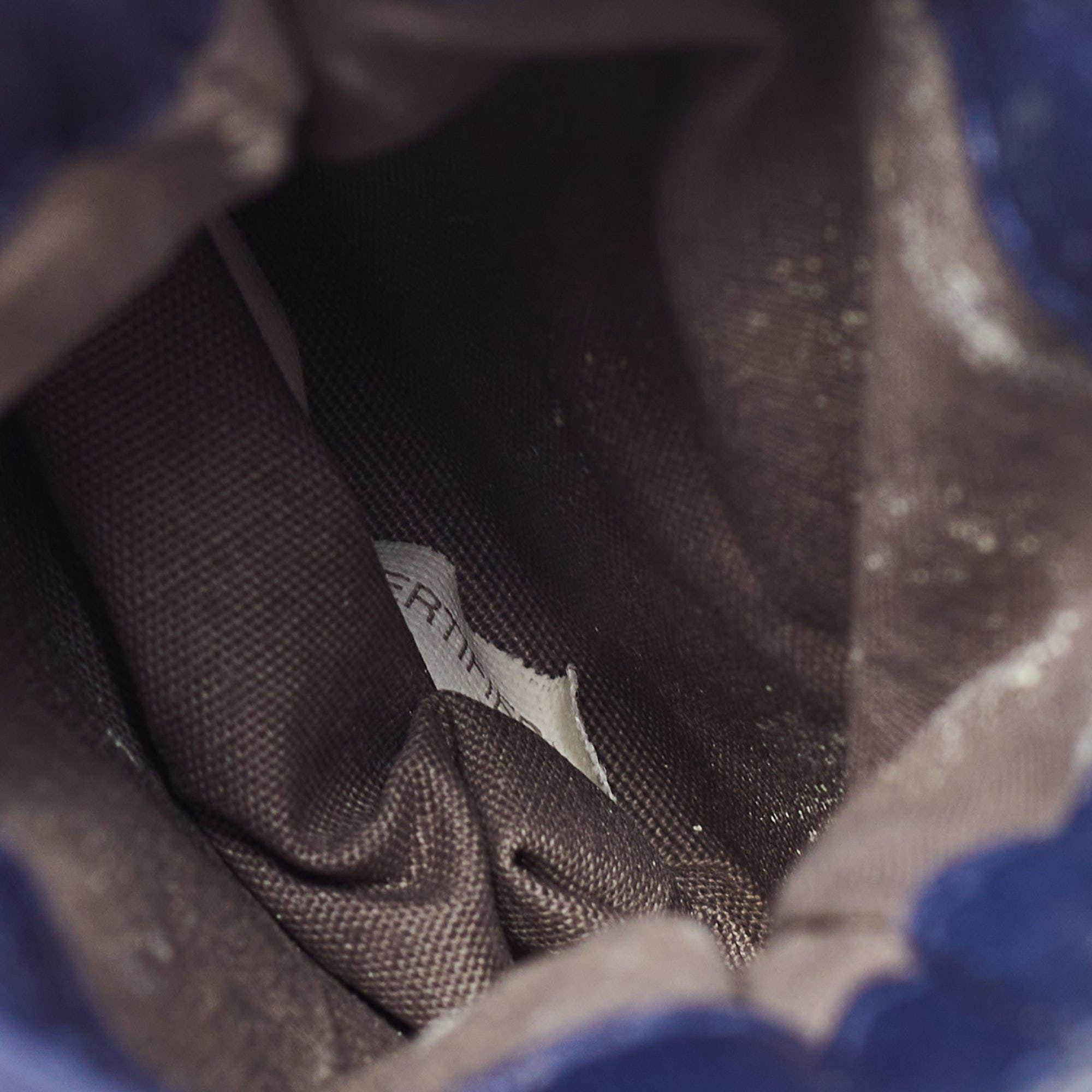 Bottega Veneta Dark Blue Intrecciato Leather Phone Case In Fair Condition For Sale In Dubai, Al Qouz 2