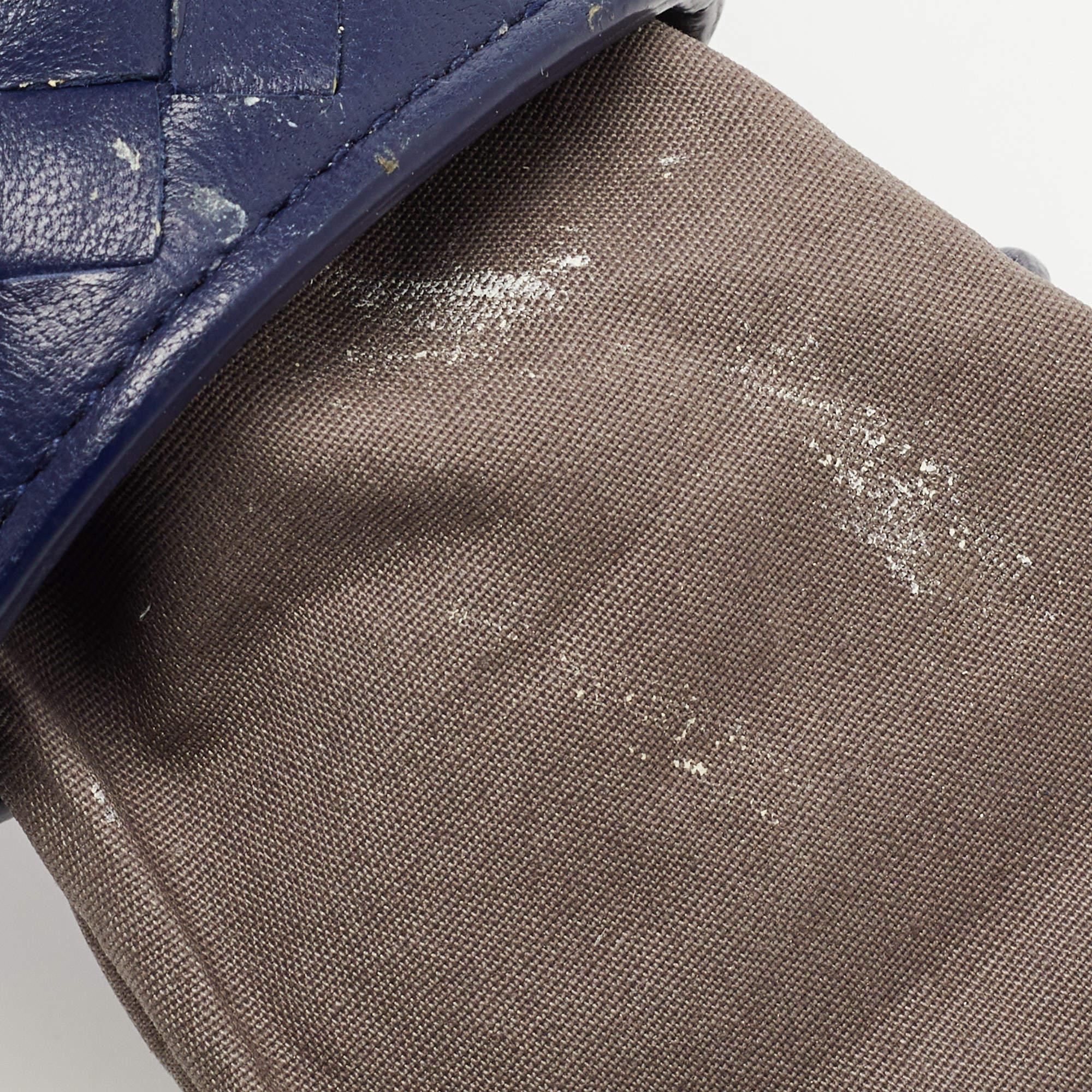 Women's Bottega Veneta Dark Blue Intrecciato Leather Phone Case For Sale