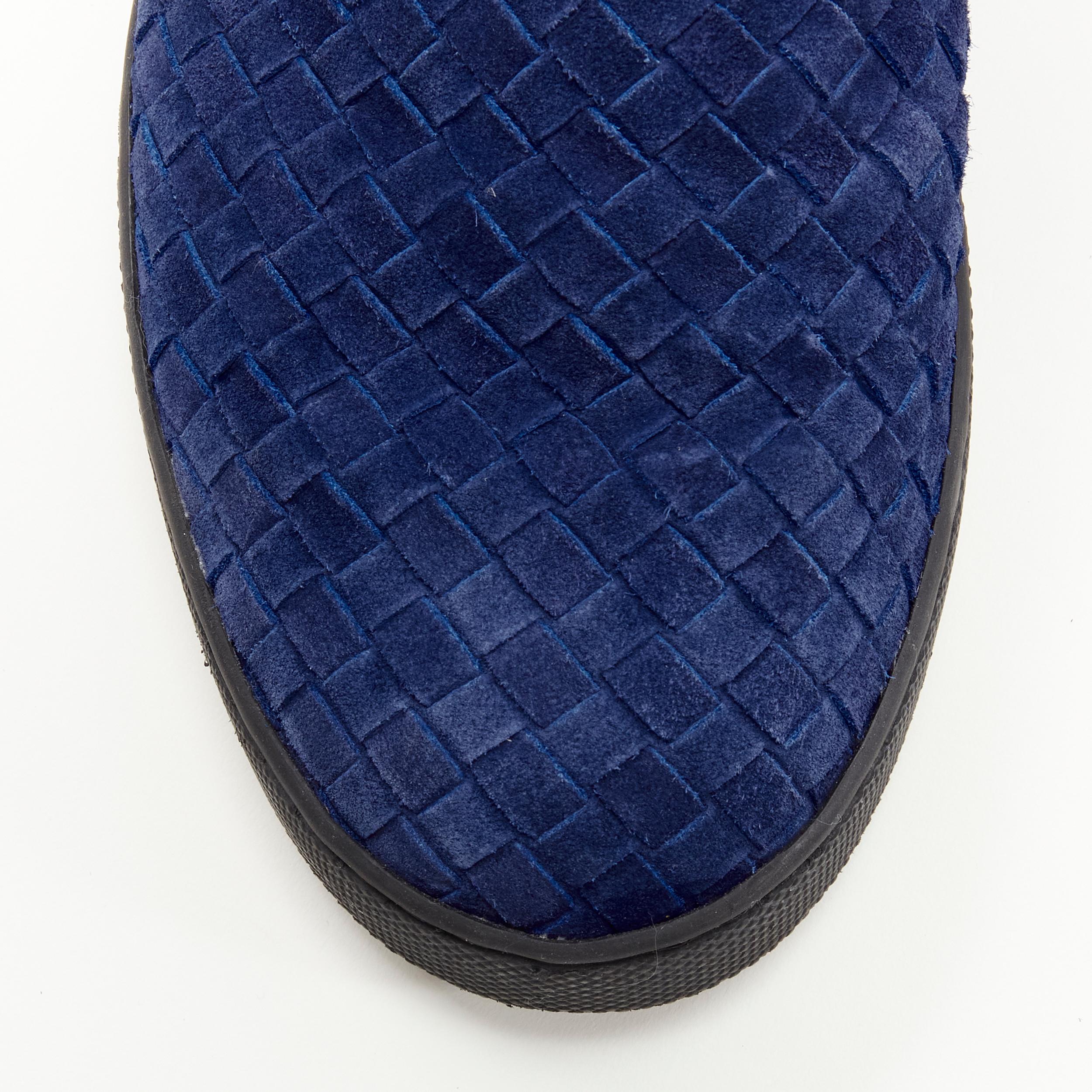BOTTEGA VENETA dark blue suede Intrecciato woven suede black skate sneaker EU41 For Sale 1