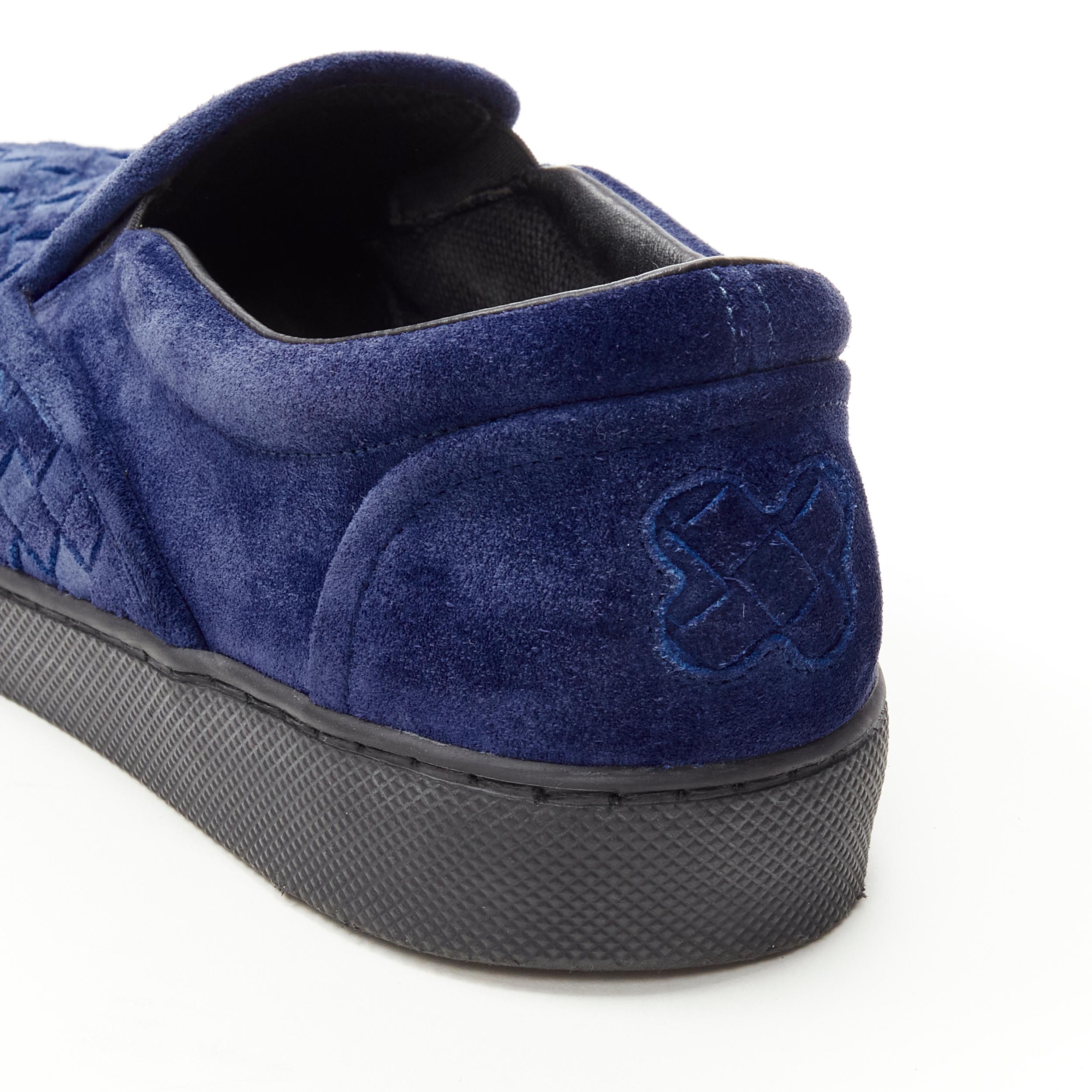 BOTTEGA VENETA dark blue suede Intrecciato woven suede black skate sneaker EU41 For Sale 3