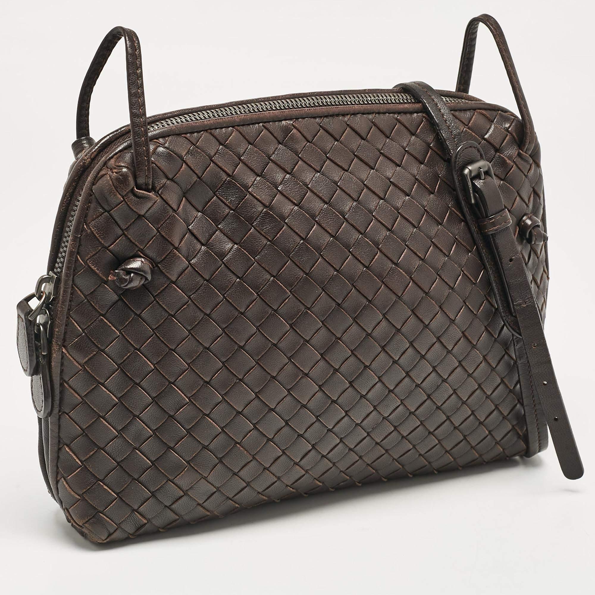 Noir Bottega Veneta - Sac à bandoulière en cuir Nodini Intrecciato - Marron foncé en vente