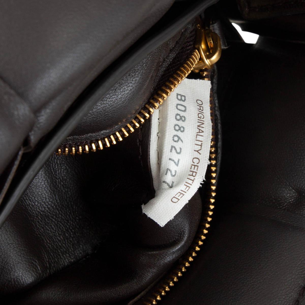 BOTTEGA VENETA dark brown Intrecciato leather PADDED CASSETTE Shoulder Bag In Excellent Condition For Sale In Zürich, CH