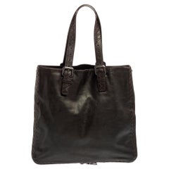 Bottega Veneta Tote espandibile in pelle marrone scuro con finiture Intrecciato