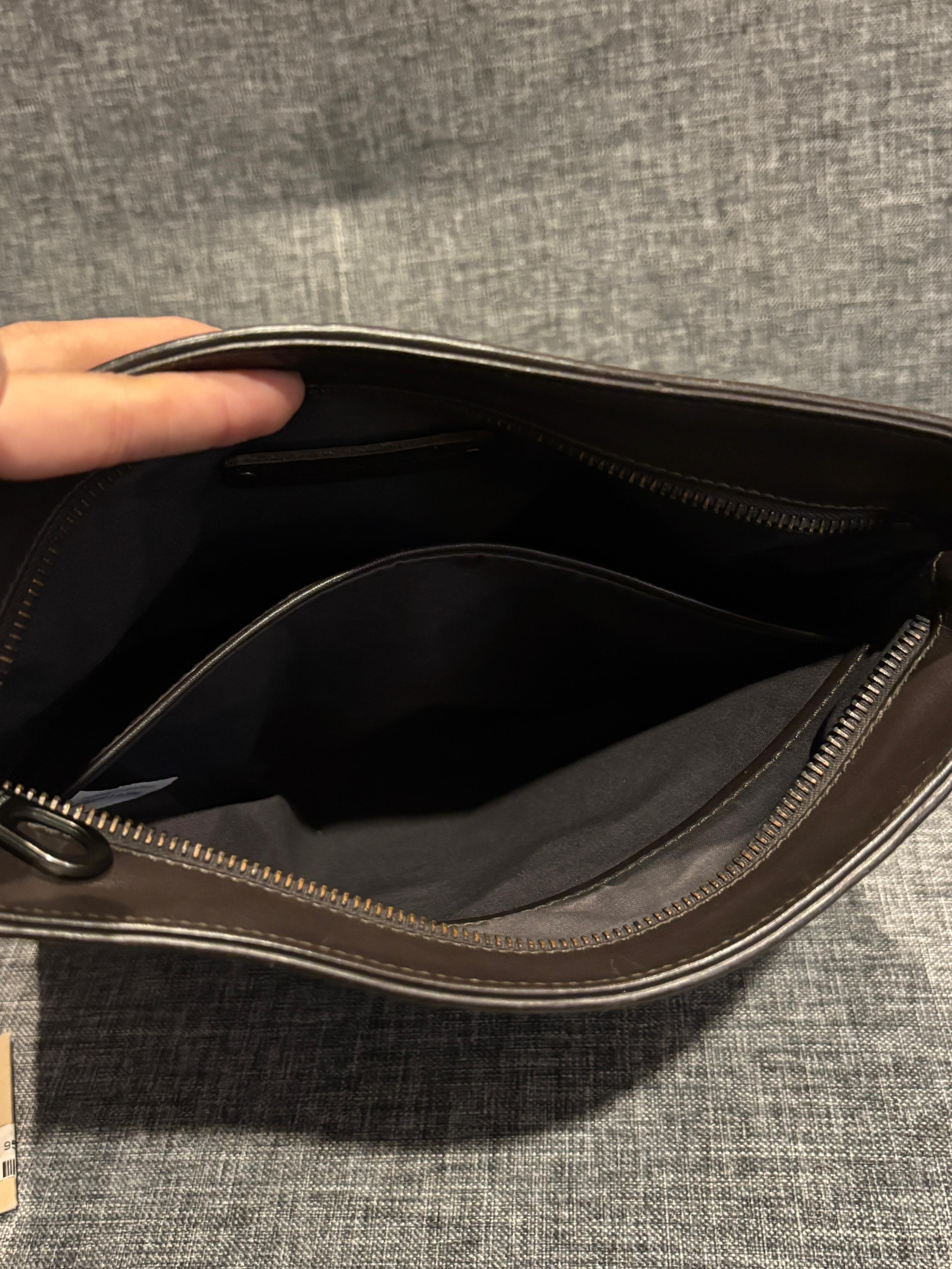 Bottega Veneta Bolso Messenger Tejido Intrecciato Marrón Oscuro en venta 9
