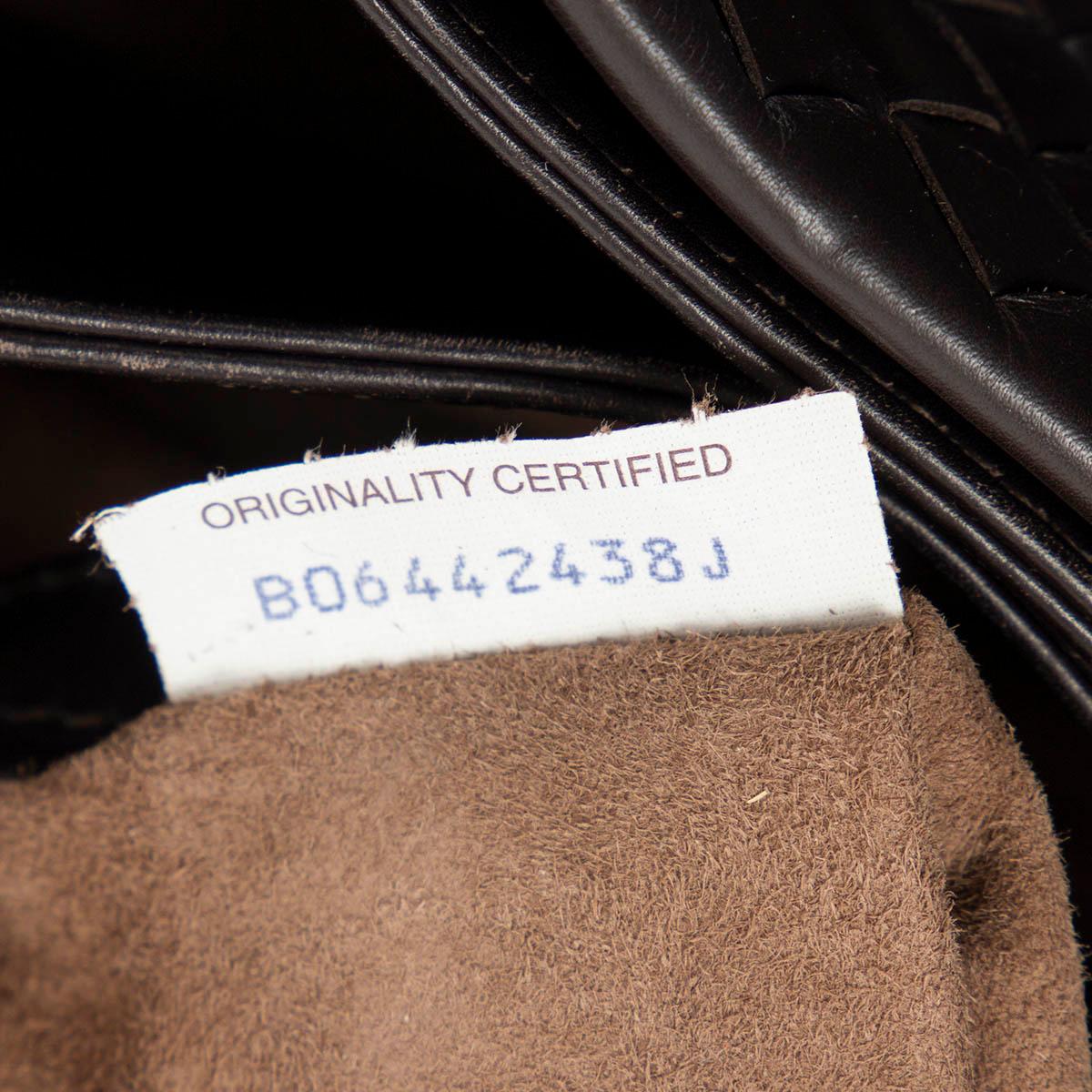 BOTTEGA VENETA dark brown leather INTRECCIATO ROMA SMALL Tote Bag In Excellent Condition In Zürich, CH