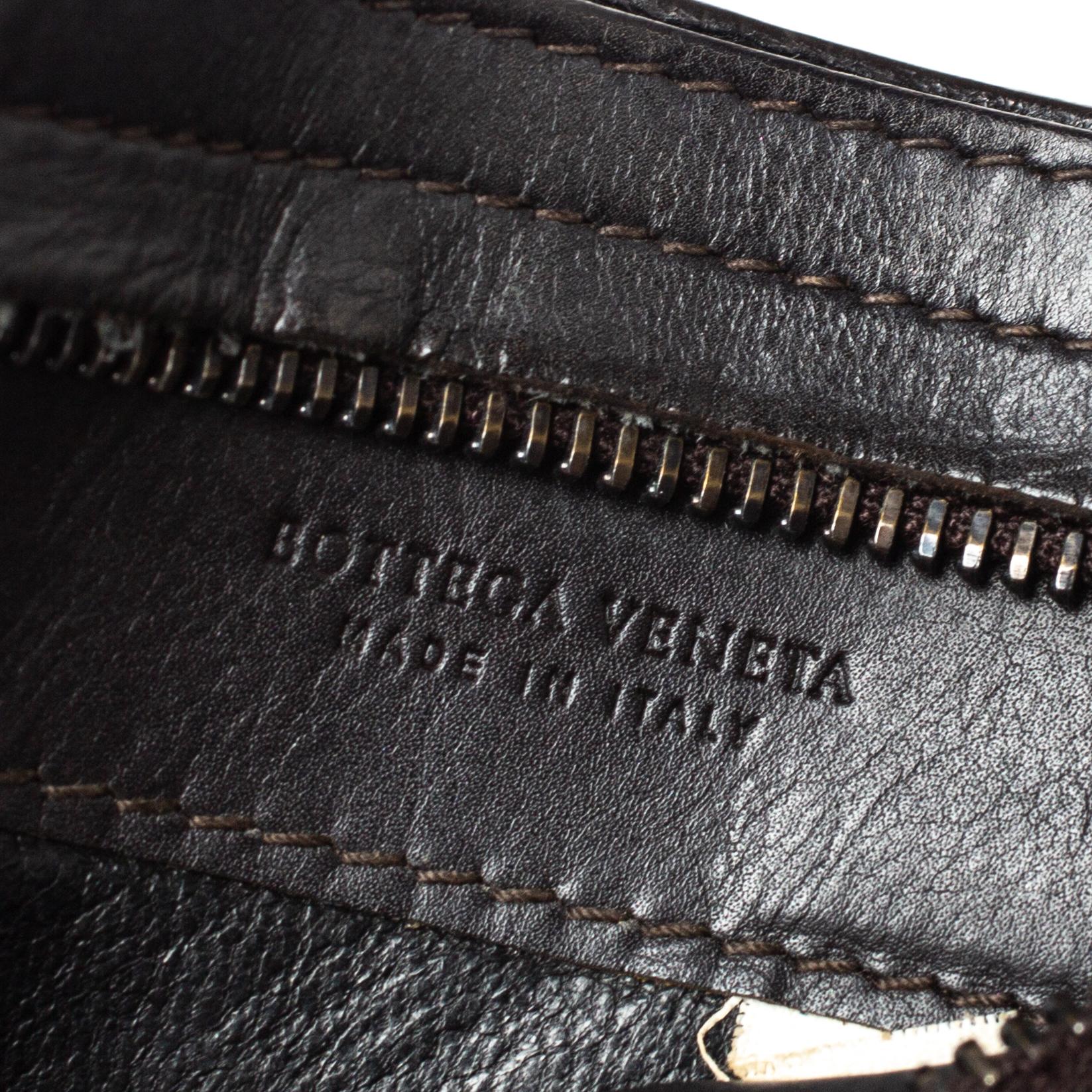 Bottega Veneta Dark Brown Leather Zip Card Holder For Sale at 1stDibs