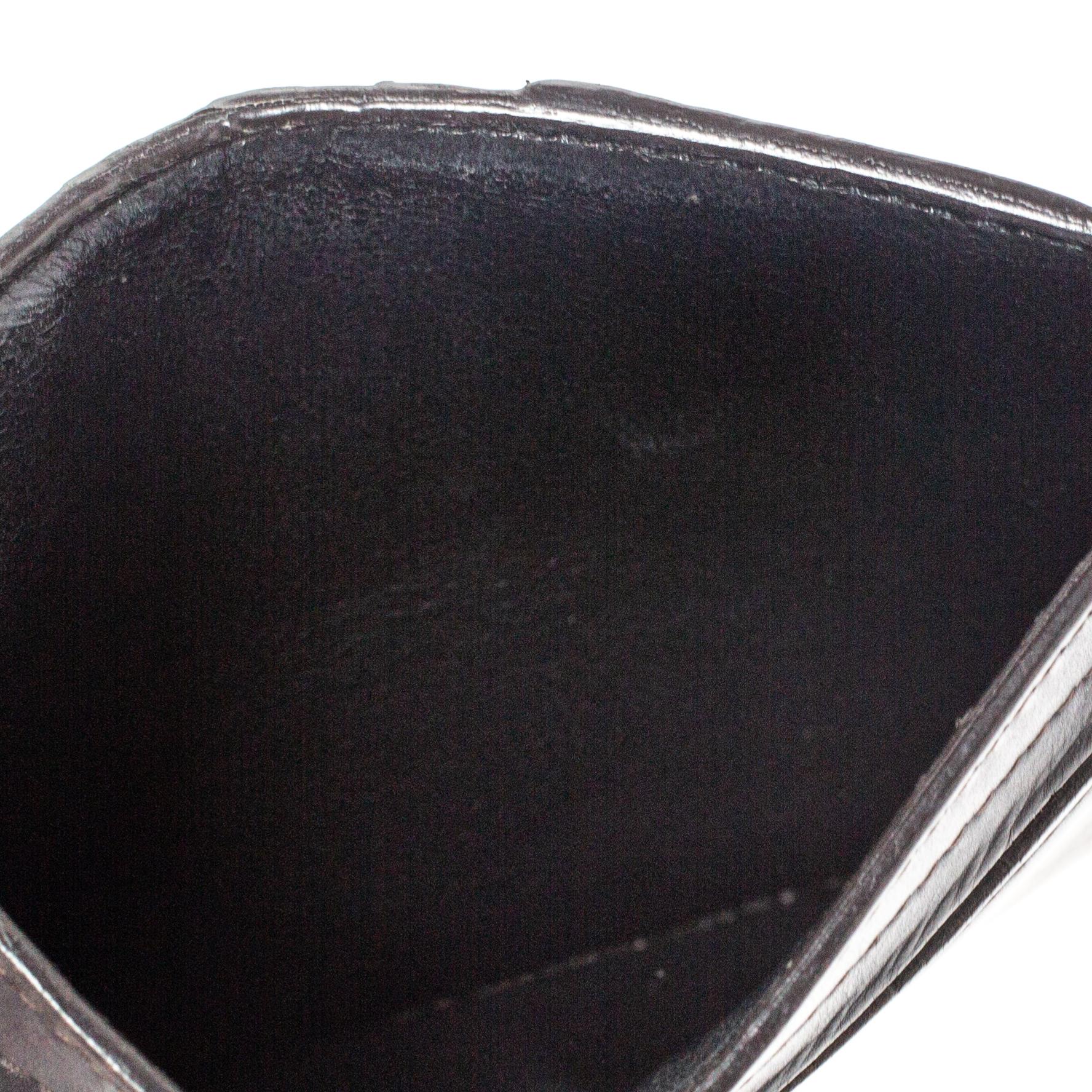 Portacarte con zip in pelle marrone scuro di Bottega Veneta 2