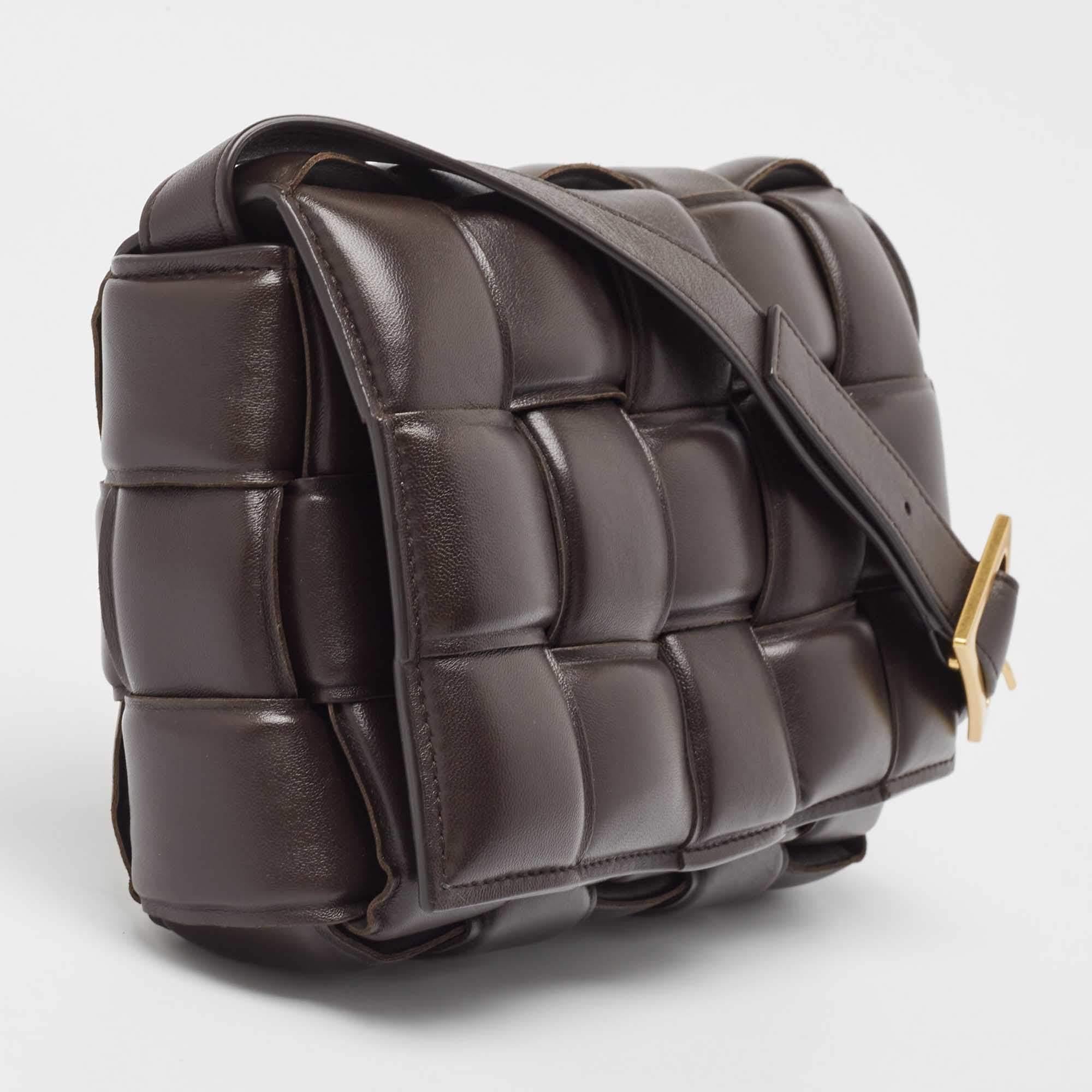 Bottega Veneta Dark Brown Padded Leather Cassette Shoulder Bag In Good Condition For Sale In Dubai, Al Qouz 2