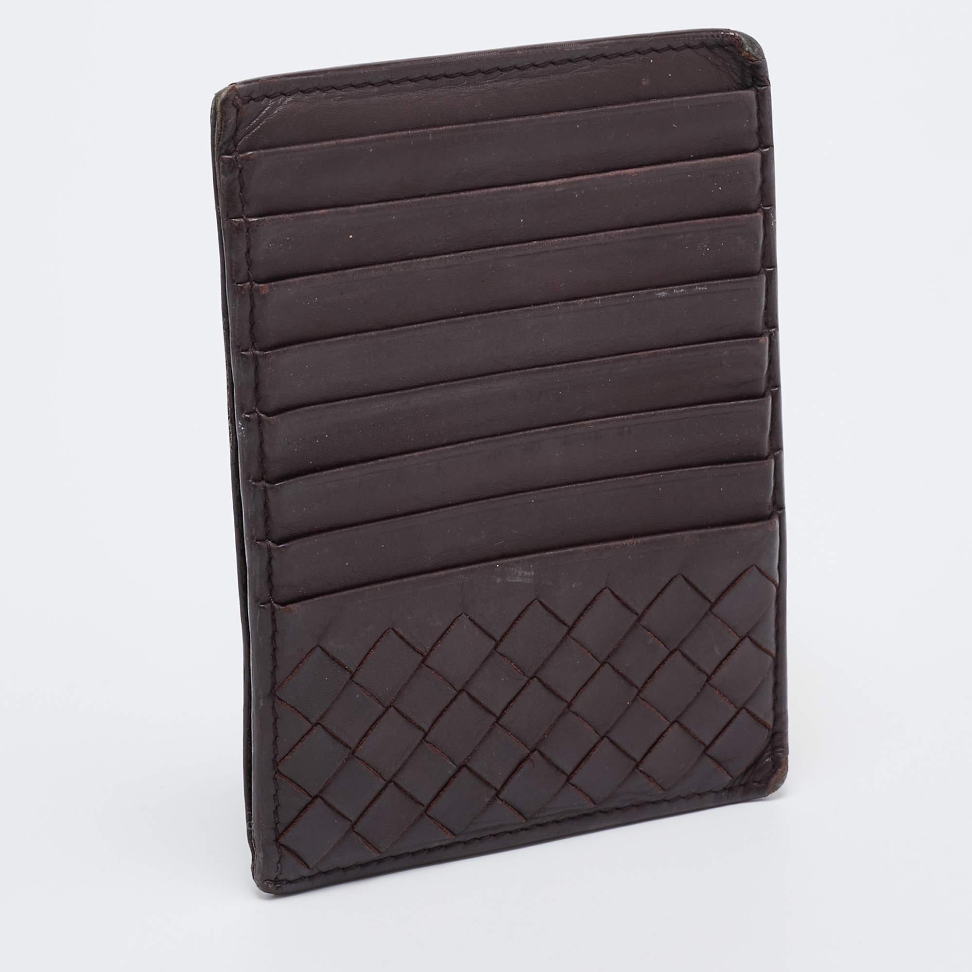 Bottega Veneta Portacarte con zip in pelle Intrecciato Borgogna Scuro In condizioni discrete in vendita a Dubai, Al Qouz 2