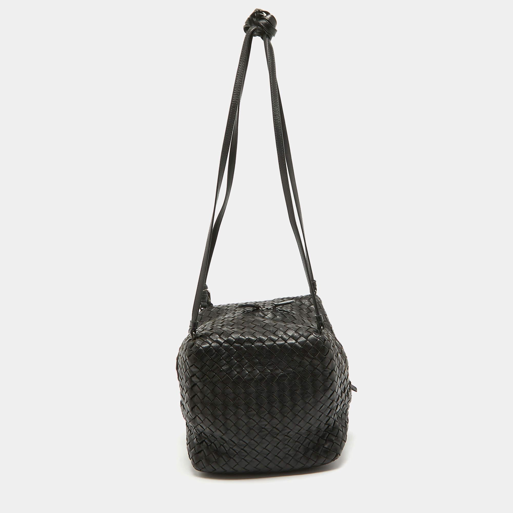 Bottega Veneta Dark Choco Brown Intrecciato Leather Cube Shoulder Bag In Good Condition In Dubai, Al Qouz 2