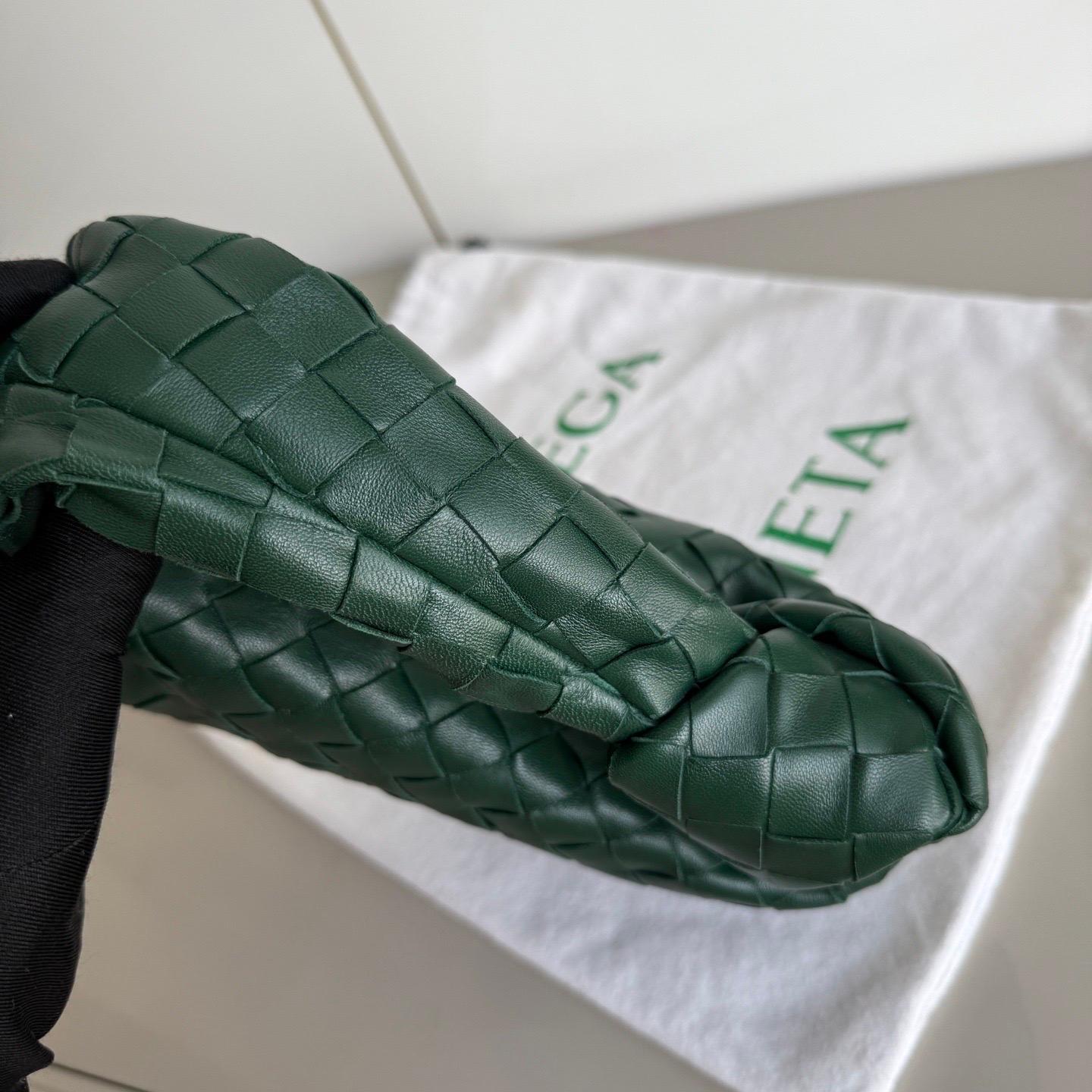 Bottega Veneta Dark Forest Green Mini Lambskin Leather Clutch Bag For Sale 8