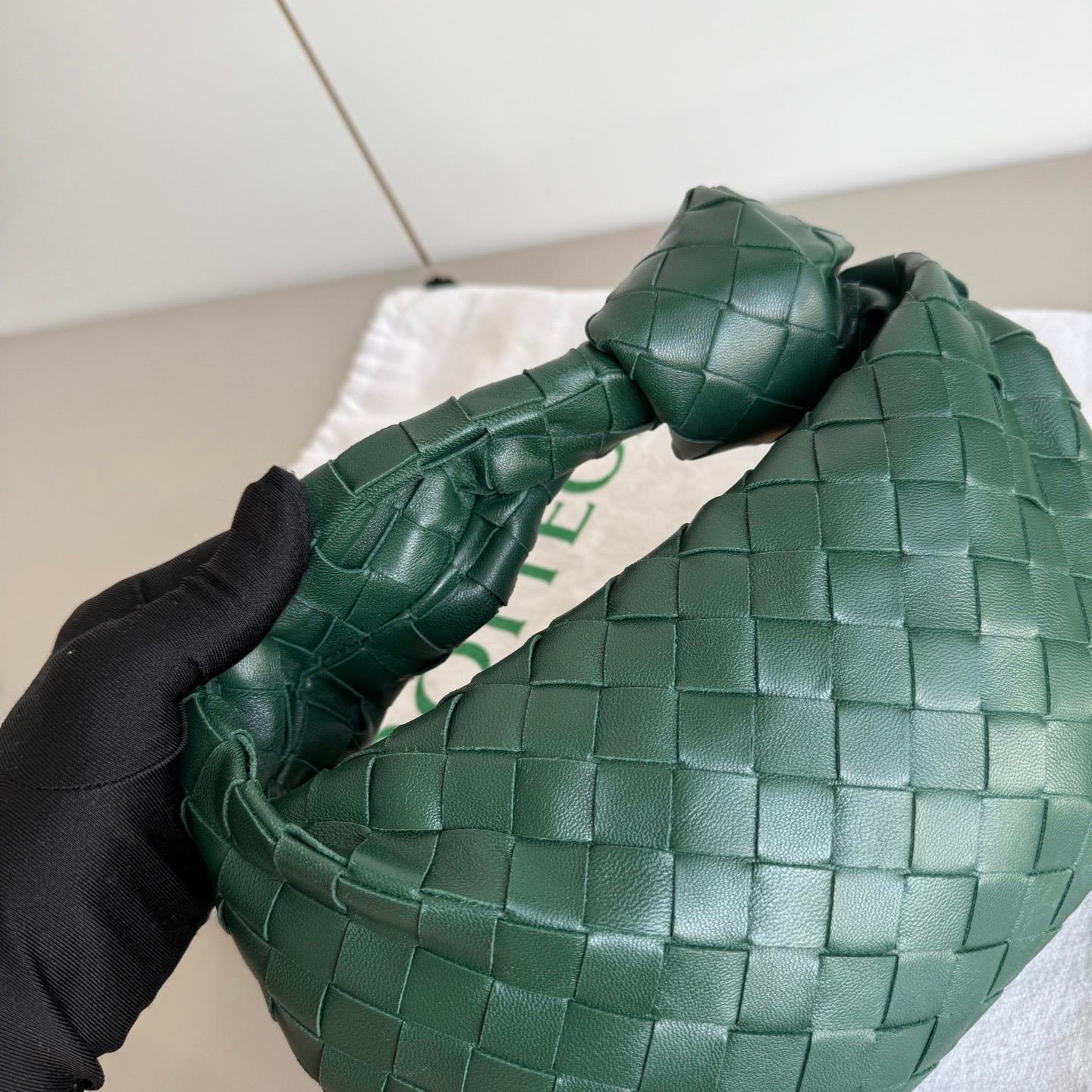 Bottega Veneta Dark Forest Green Mini Lambskin Leather Clutch Bag For Sale 10