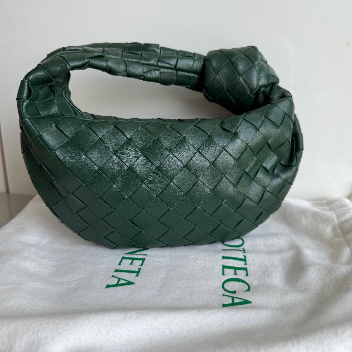 Bottega Veneta Mini Pochette in pelle d'agnello verde bosco scuro in vendita 10