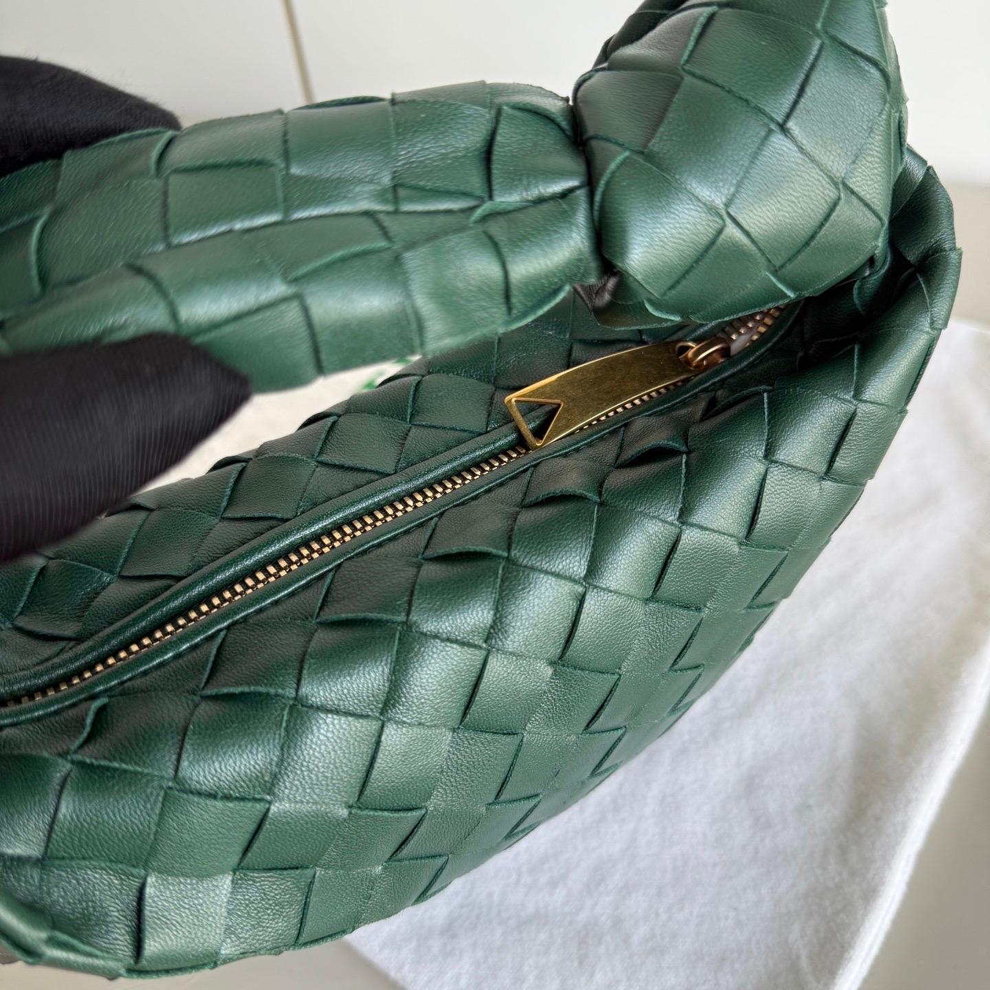 Bottega Veneta Dark Forest Green Mini Lambskin Leather Clutch Bag For Sale 1