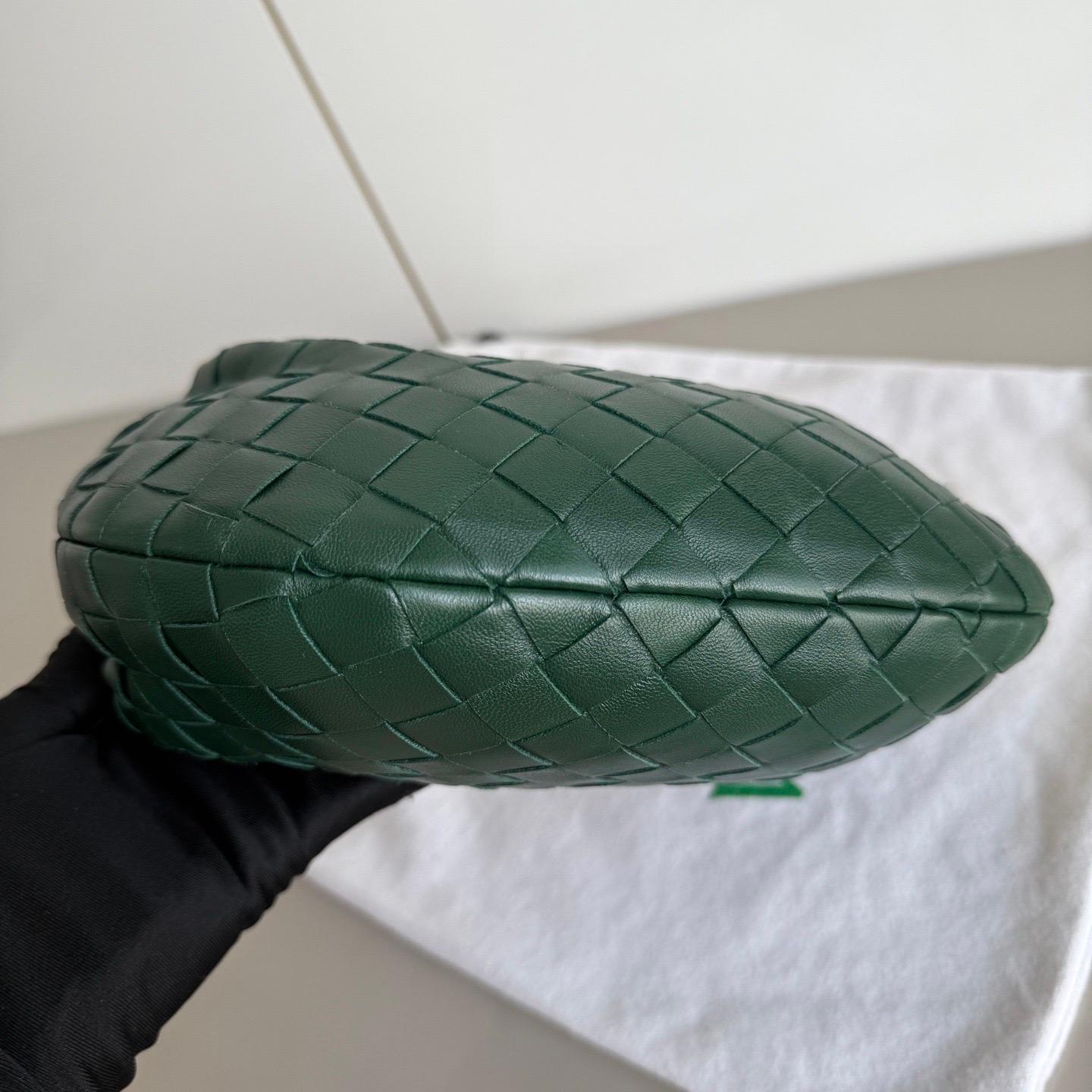Bottega Veneta Dark Forest Green Mini Lambskin Leather Clutch Bag For Sale 2
