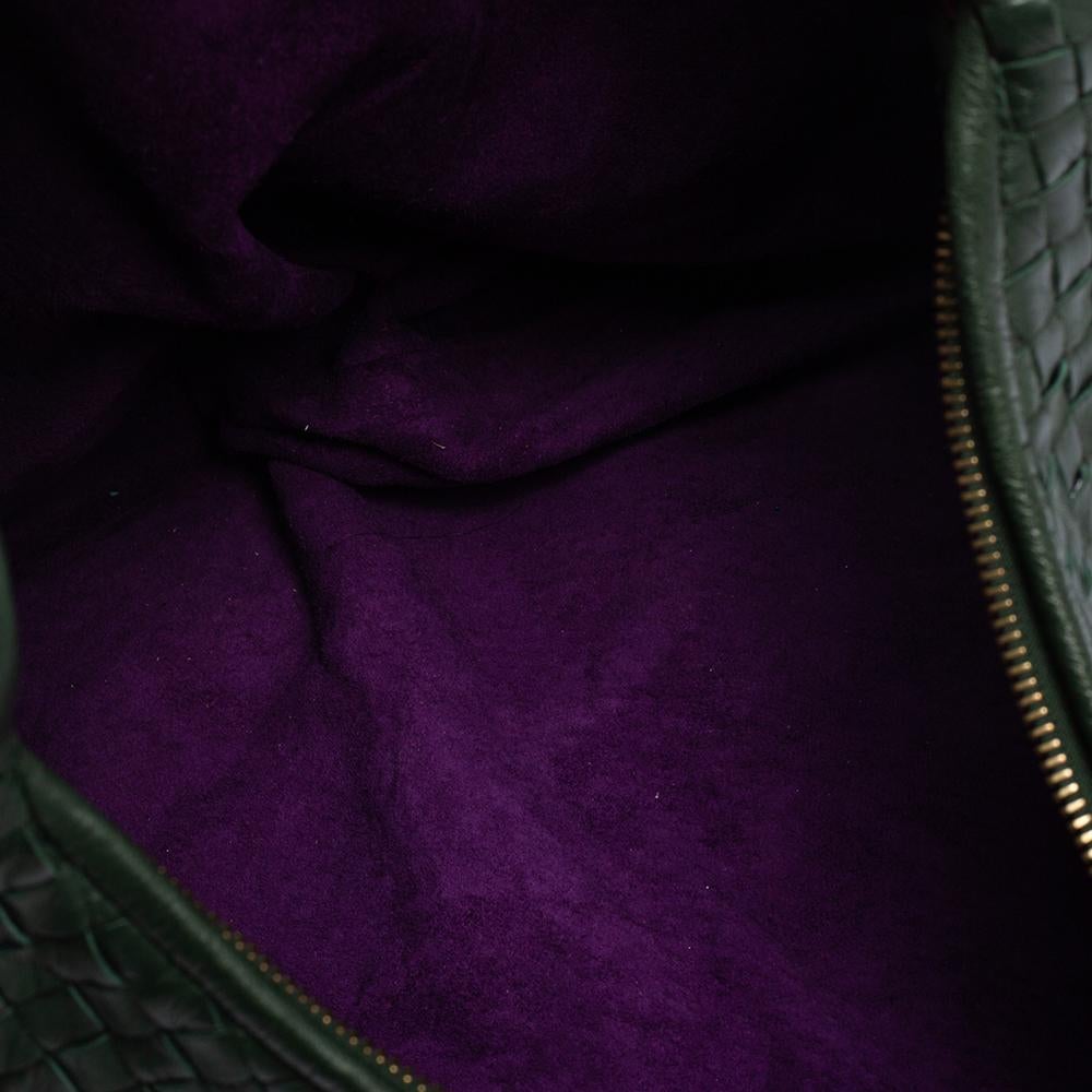 Bottega Veneta Dark Green Intrecciato Leather Maxi Veneta Hobo In Good Condition In Dubai, Al Qouz 2