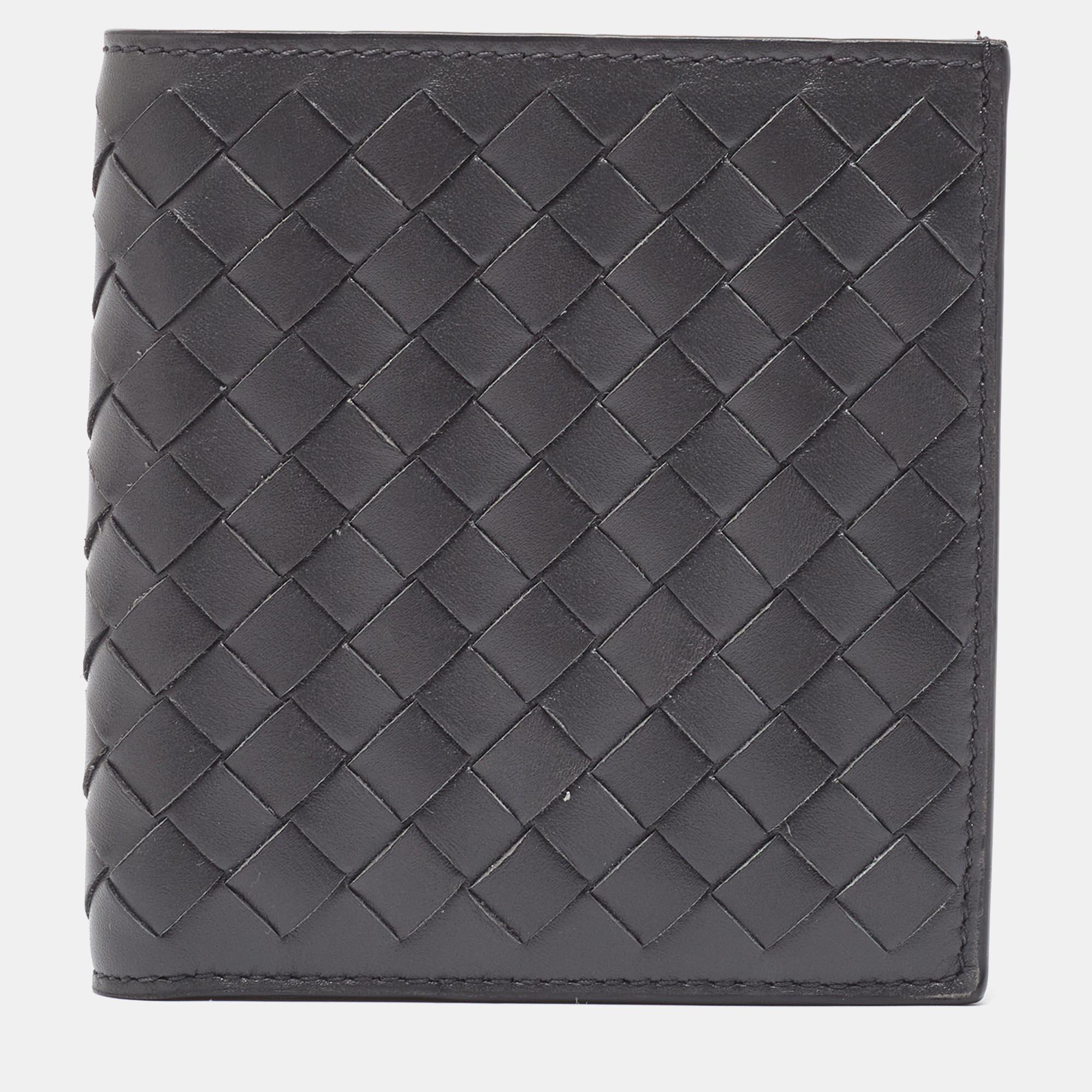 Bottega Veneta Dark Grey Intrecciato Leather Bifold Wallet In New Condition In Dubai, Al Qouz 2