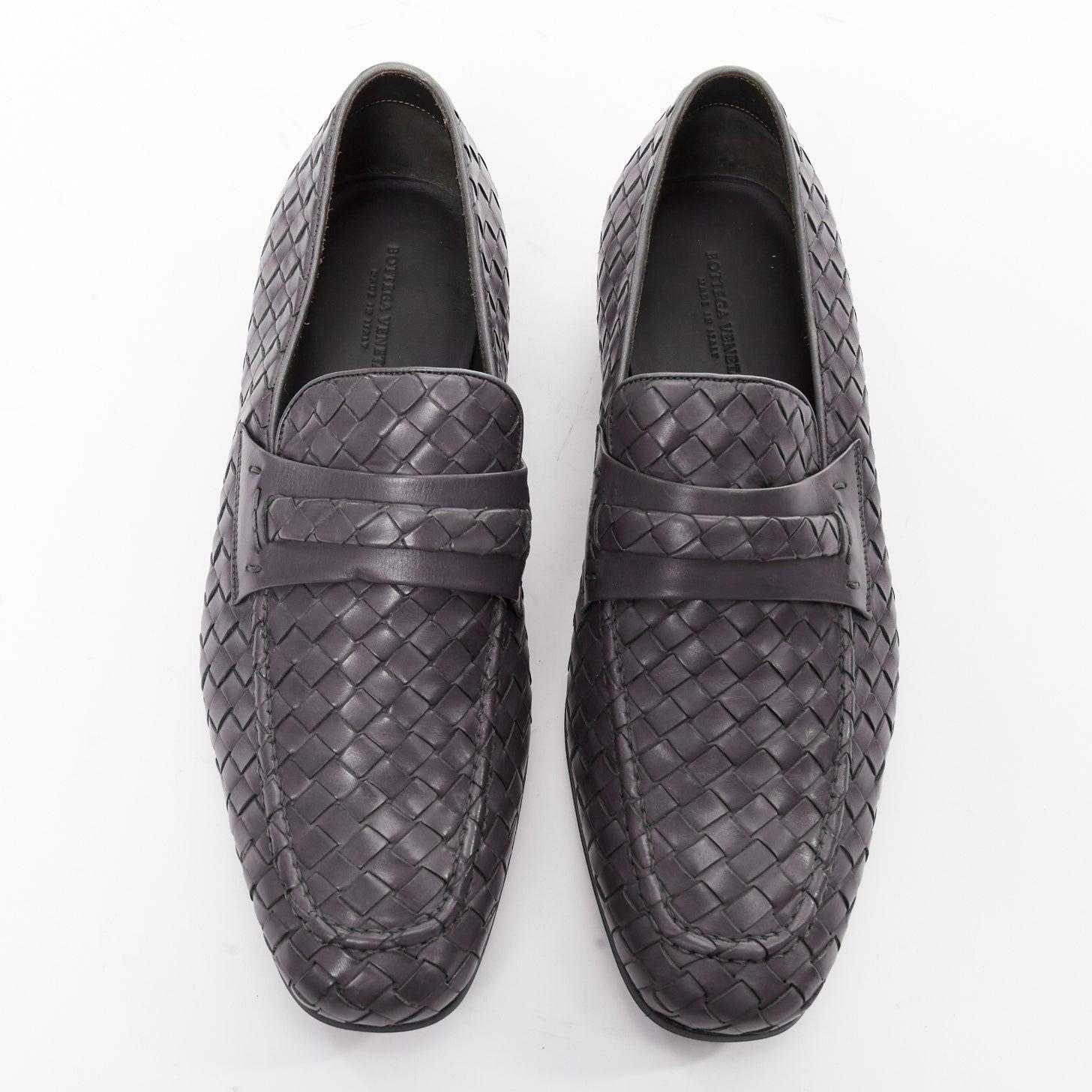 BOTTEGA VENETA cuero gris oscuro intrecciato tejido mocasines zapatos EU41
Referencia: TGAS/F00119
Marca: Bottega Veneta
Material: Piel
Color: Gris
Patrón: Sólido
Cierre: Slip On
Forro: Piel marrón
Fabricado en: Italia

CONDICIÓN:
Estado: Bueno,