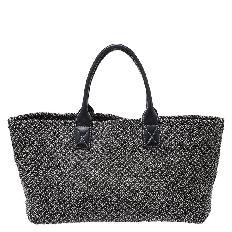 One look at this Cabat tote from Bottega Veneta and you'll know why it is a limited-edition piece. It is high in style and magnificent in appeal. Crafted from leather in a woven style and held by two rolled handles, it has an interior that is