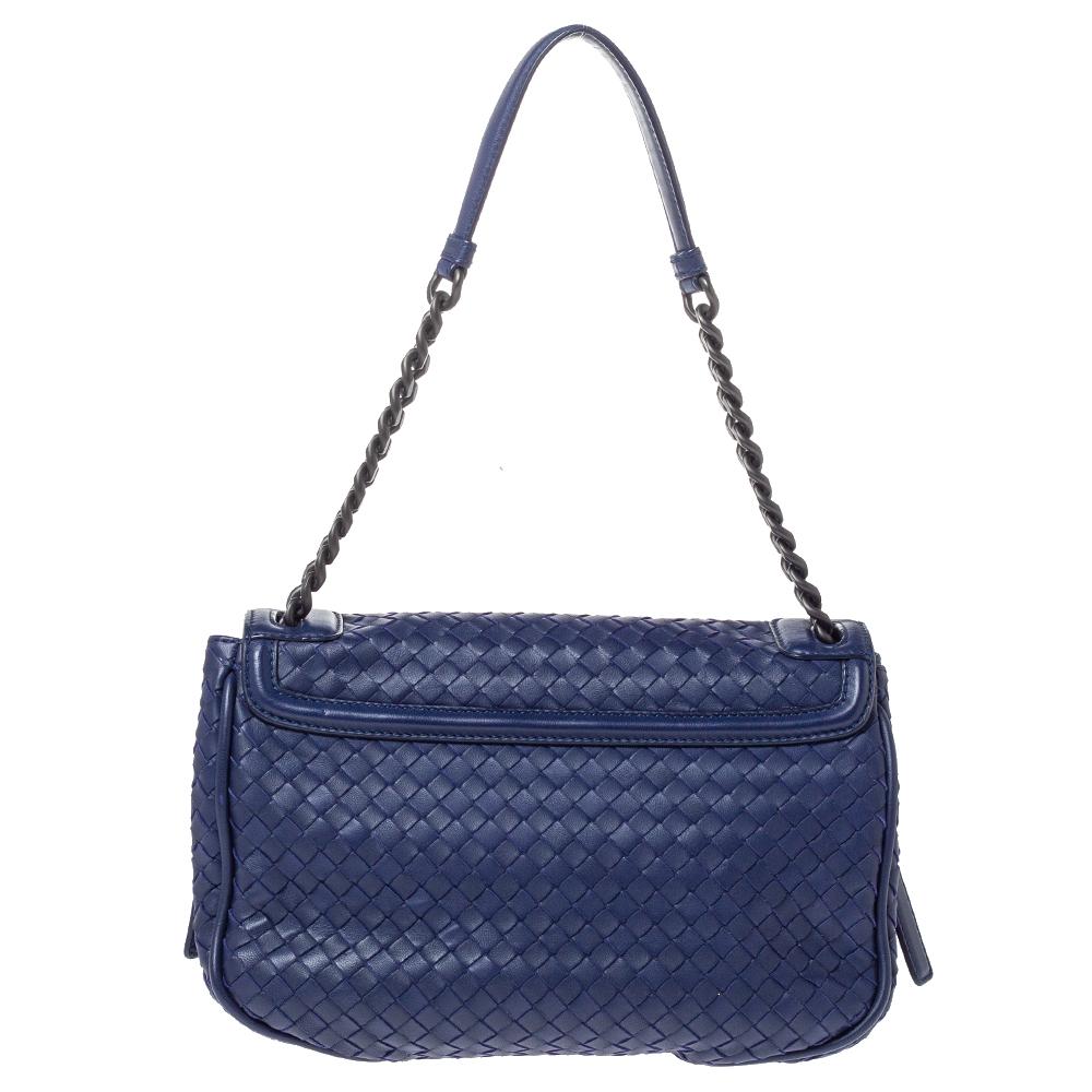 The Rialto Bag from Bottega Veneta made its first appearance in the label's Fall-Winter 2014 collection. It is another fine illustration of the brand's rich craftsmanship and supreme creativity. The bag is crafted from purple leather and carries the