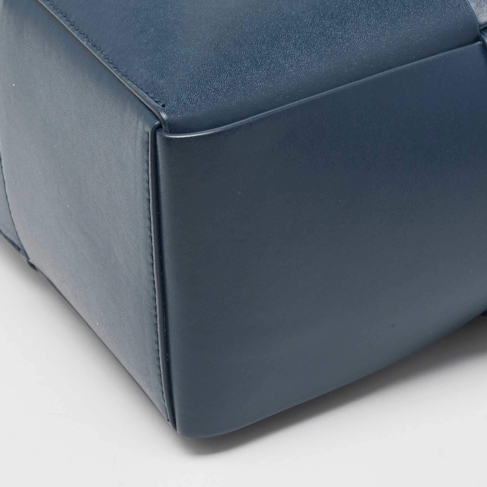 Bottega Veneta Deep Blue Intrecciato Leather Large Arco Tote For Sale 2