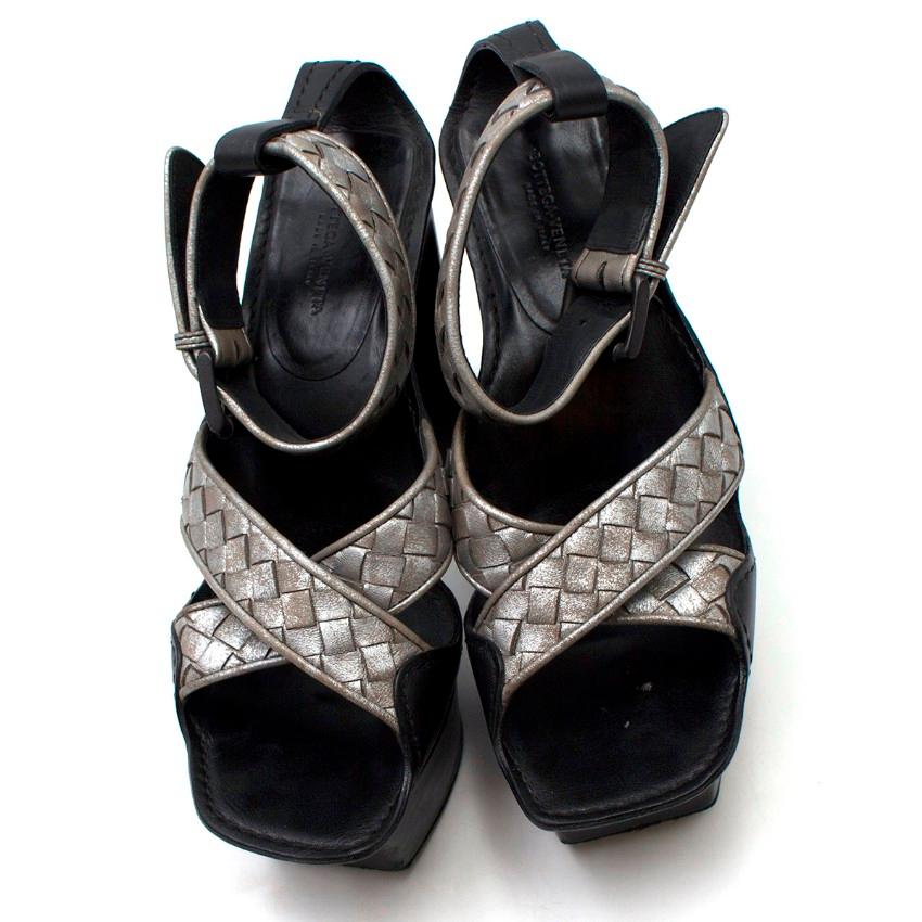 Black Bottega Veneta Distressed Metallic Woven Straps Block Platform Sandals US 8 For Sale