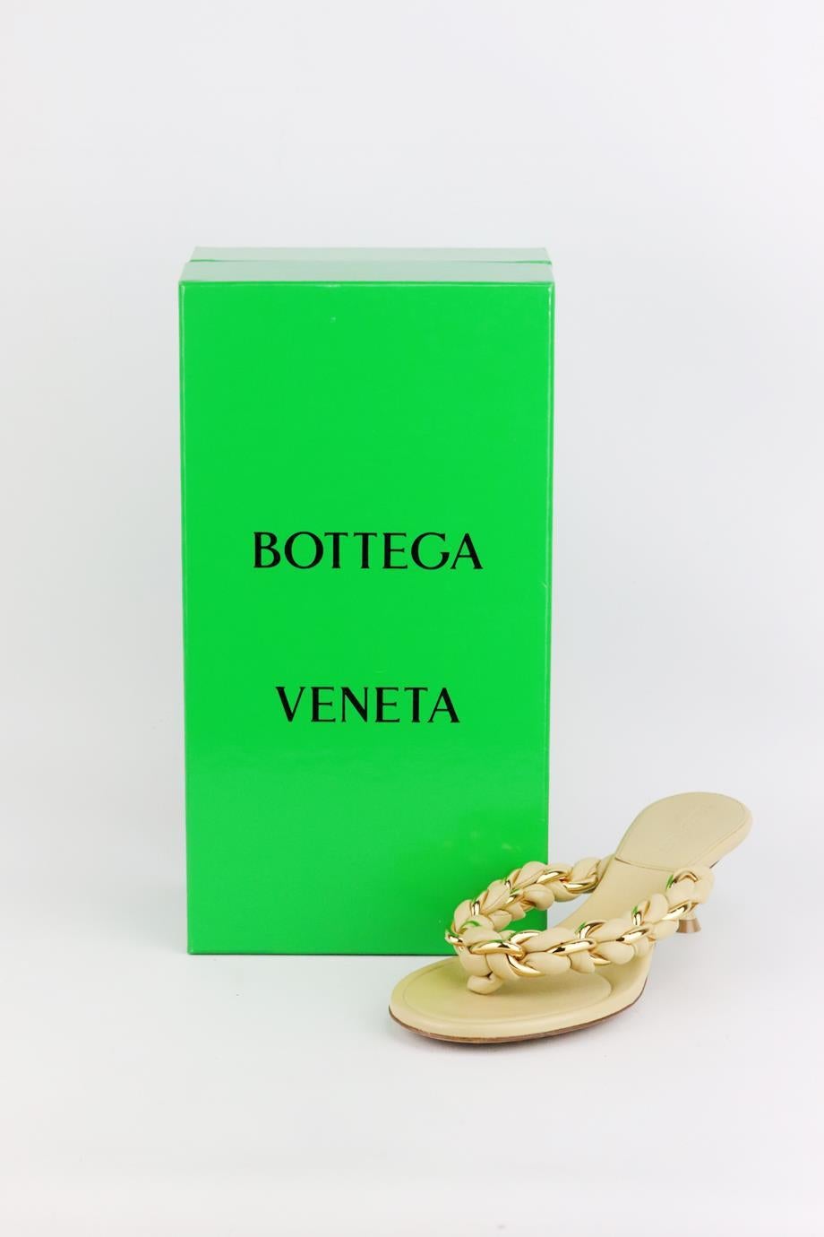 Bottega Veneta Sandalen aus Leder mit Punkten und Kette EU 38,5 UK 5.5 US 8,5 Damen