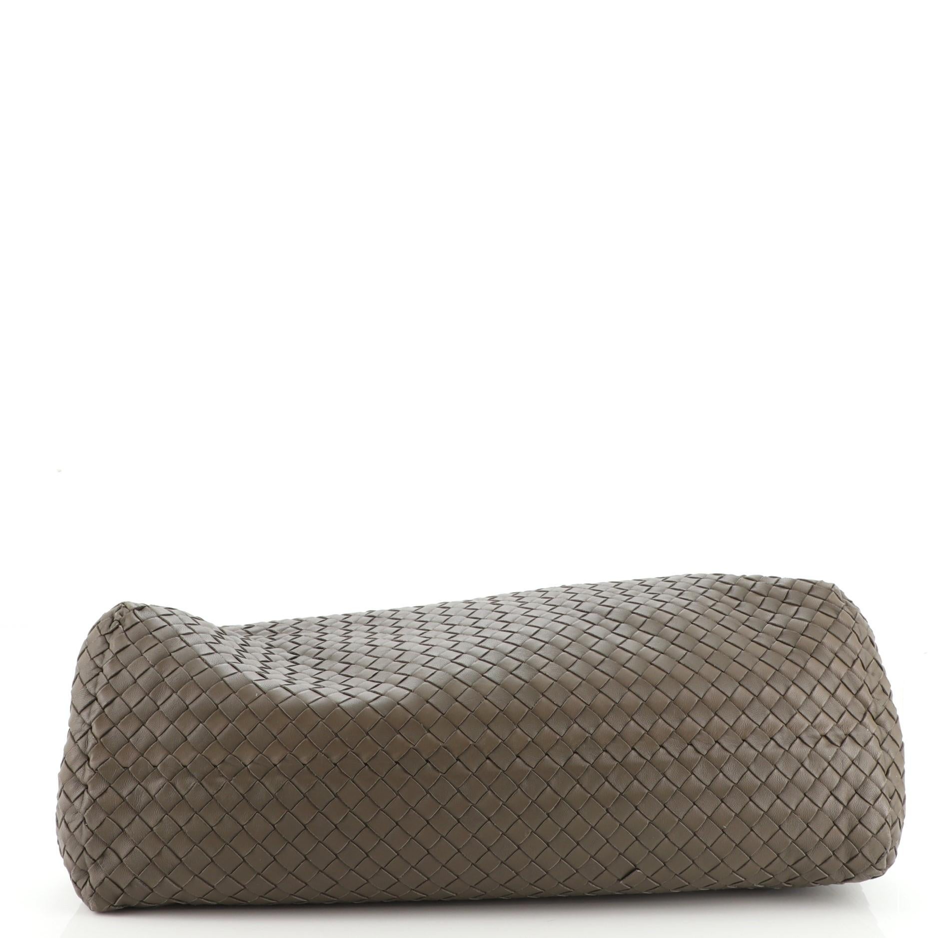 Tote Intrecciato Nappa mit doppelter Kette von Bottega Veneta, groß im Zustand „Gut“ in NY, NY