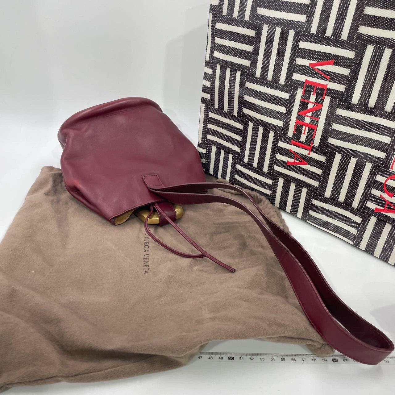 Bottega Veneta Drop Burgundy calfskin leather Gold Hardware Wristlet Clutch For Sale 6